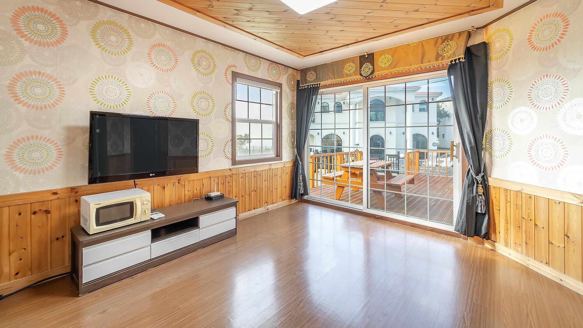 Property Image 2 - Eco-friendly wooden house in Jeju Island 4