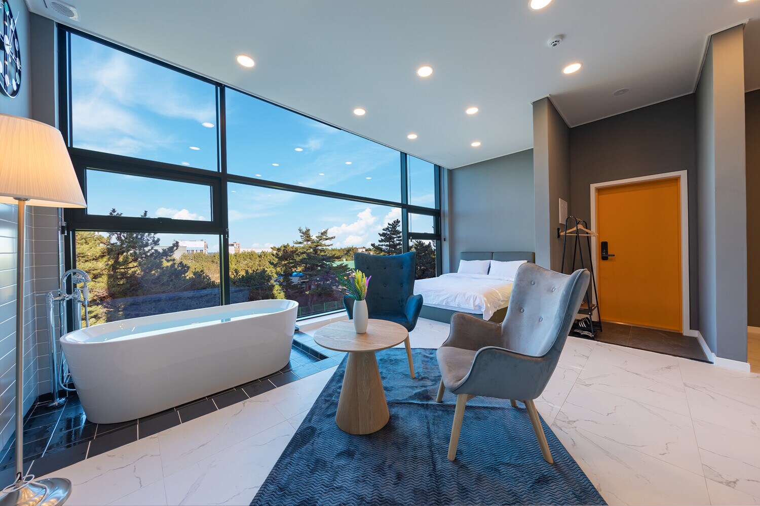 Property Image 1 - Comfy Modern Apartment with Pool and Ocean View 3 
