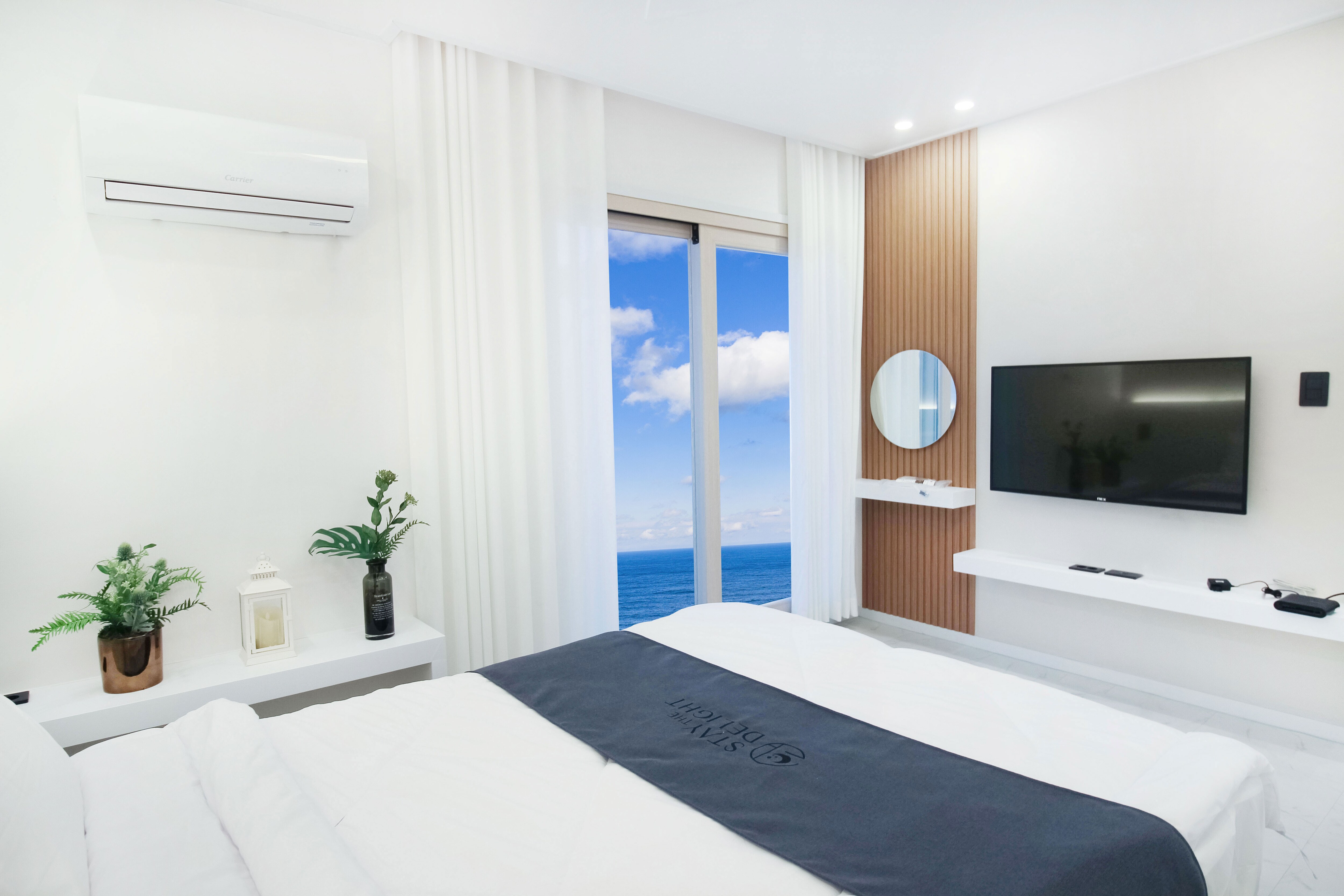 Property Image 1 - Fresh Cheerful Apartment with Ocean Views 13