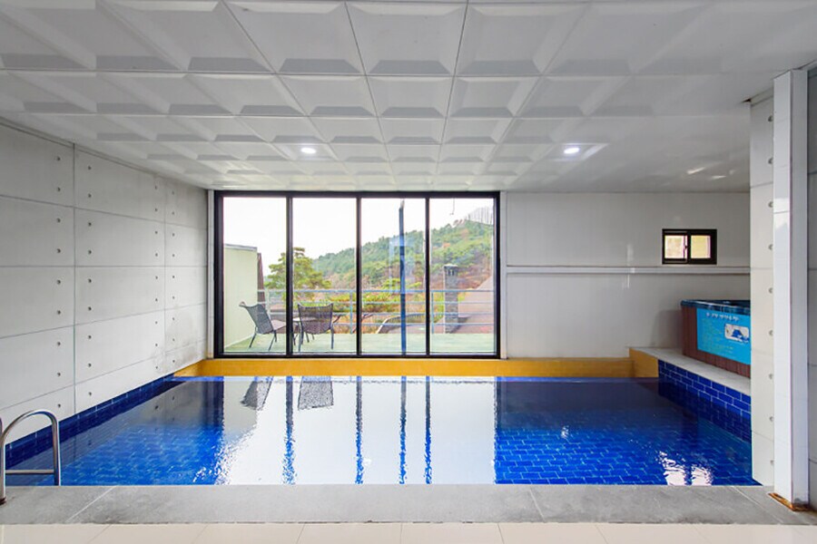 Property Image 2 - Nice villa with pool and spa