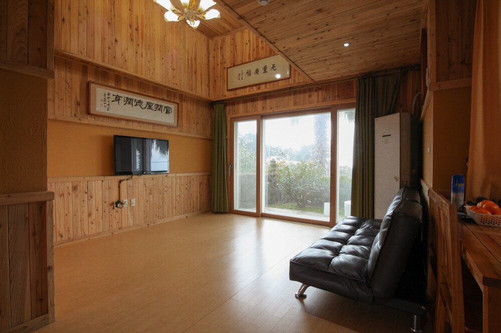 Property Image 2 - Impressive Eco-Friendly Wooden Villa in Jeju Island 1