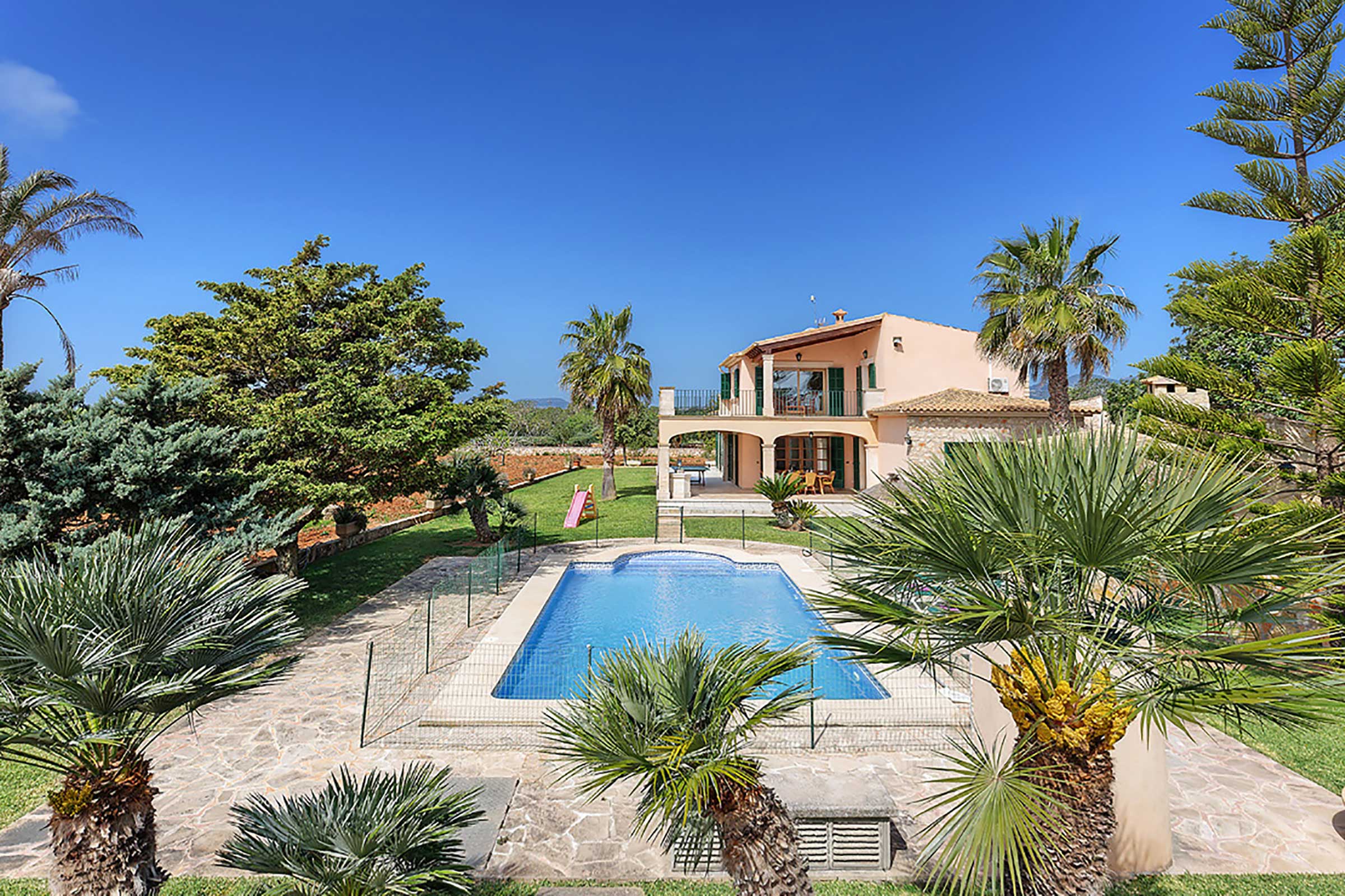 Property Image 2 - Superior Villa with a Garden and Pool near the Beach