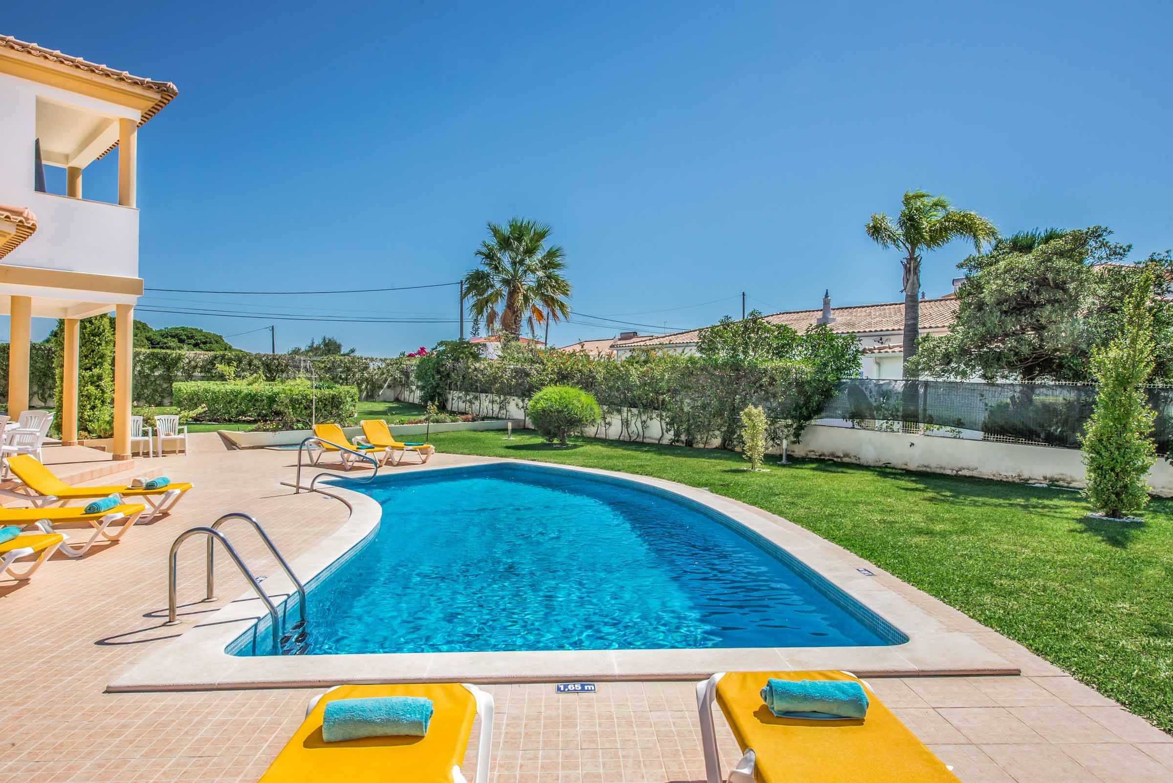 Property Image 2 - Superb Bright Villa with Manicured Lawn and Sunny Pool