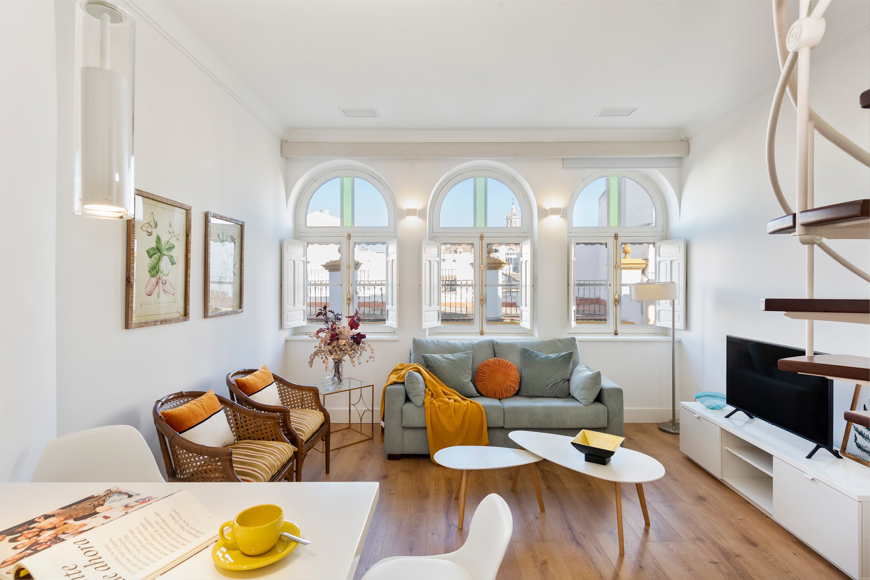 Property Image 2 - Beautiful penthouse located in a classic building in the heart of Seville. Entretejas II 