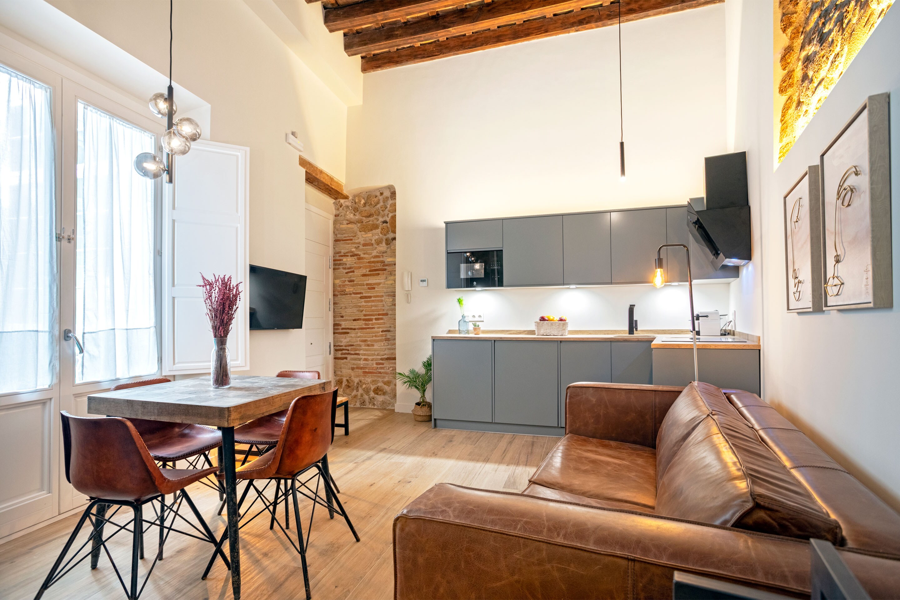 Property Image 1 - Bright & chic apartment in the heart of Cadiz. Plaza de España V
