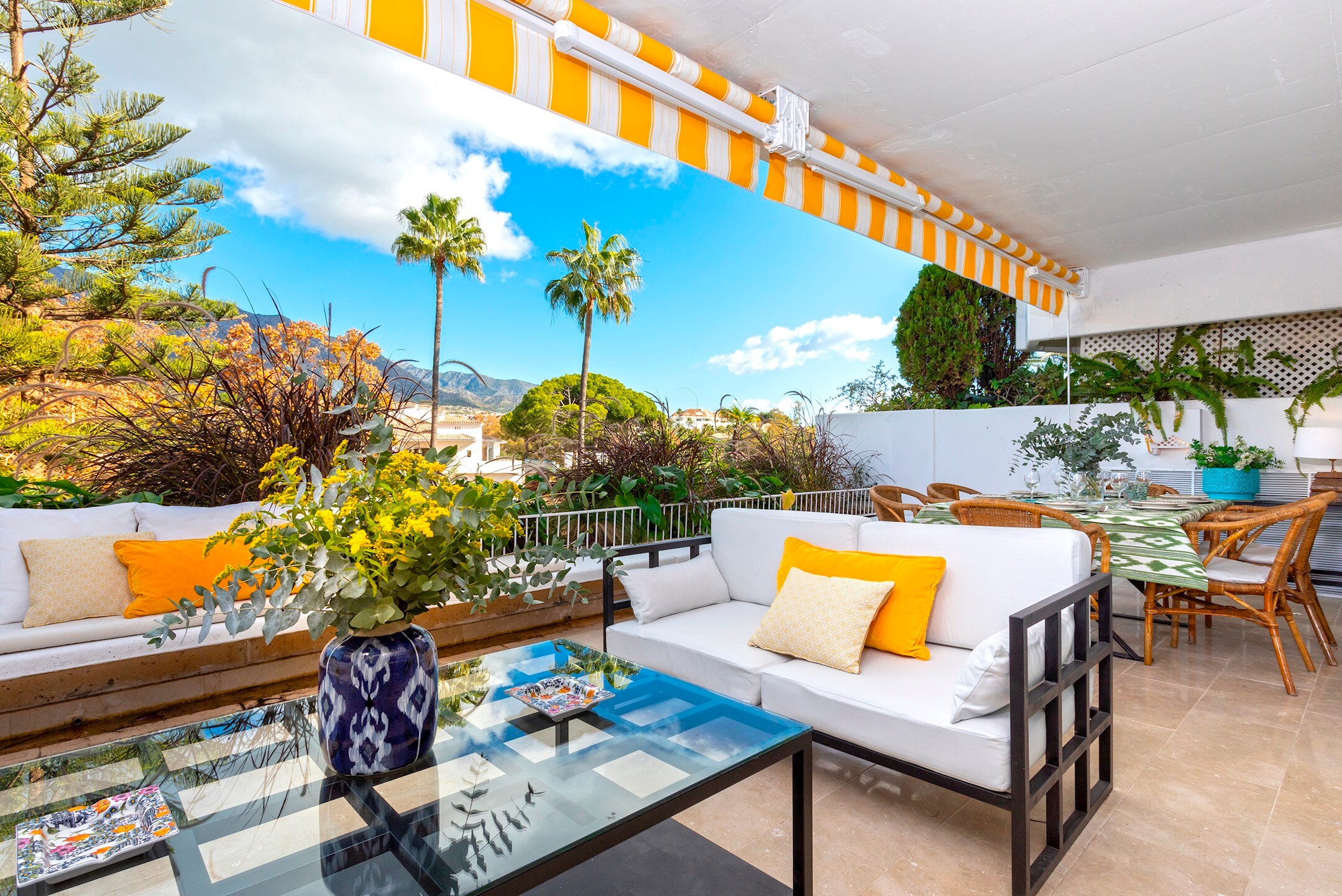 Property Image 1 - Impressive 3 bedroom apartment with private terrace in Marbella. Las Lomas II