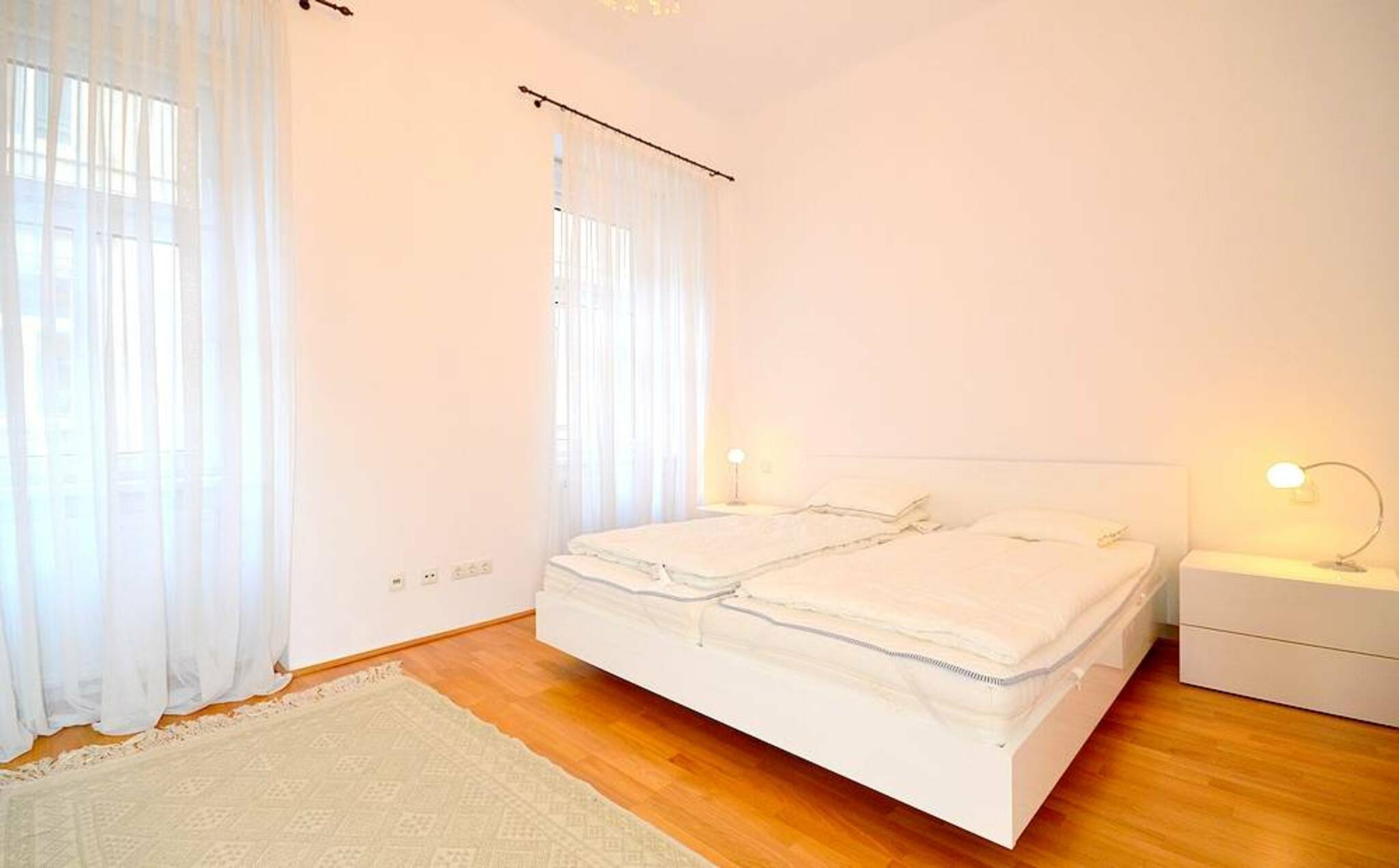 Property Image 2 - Dazzling Spacious Apartment with Private Balcony\\