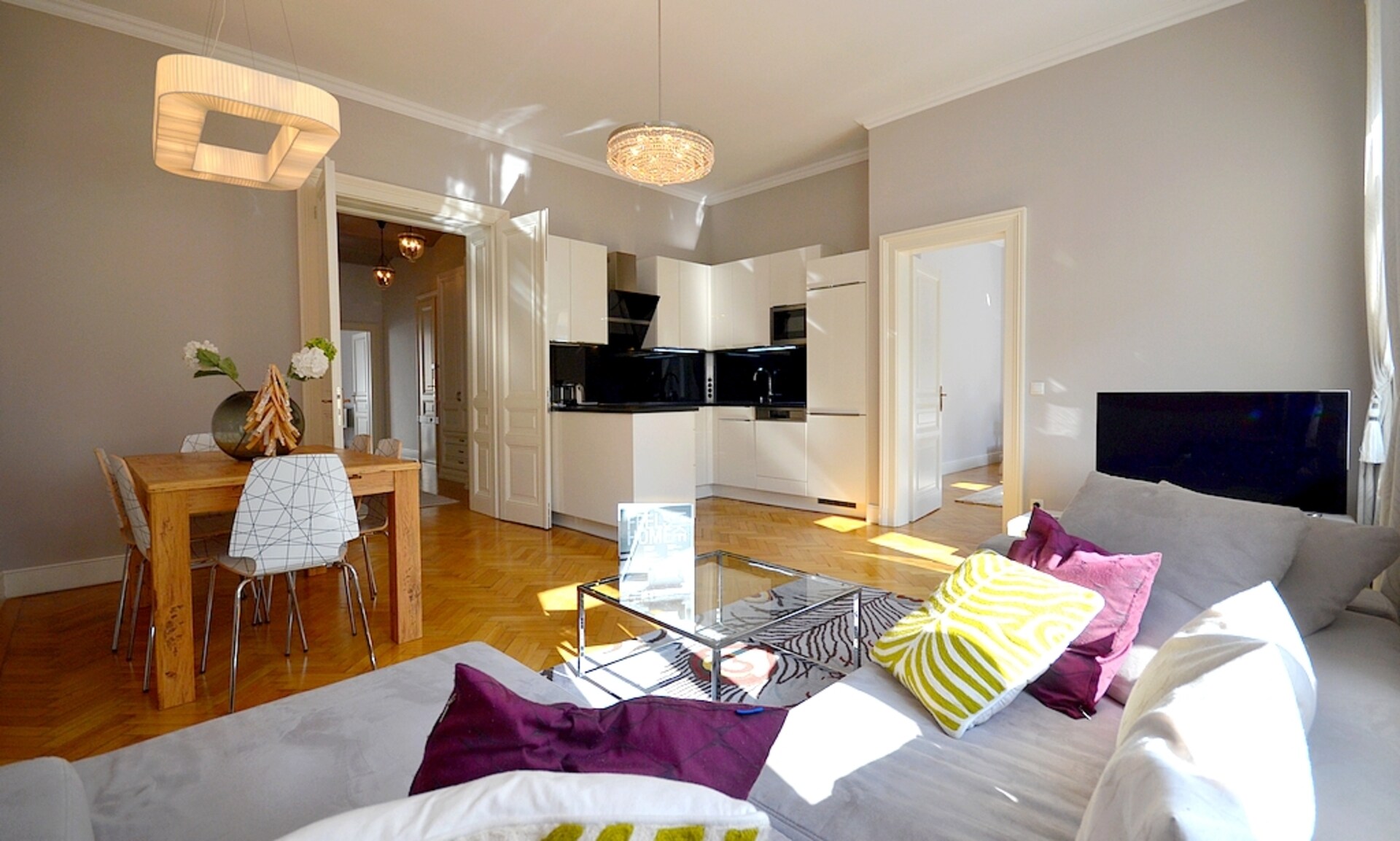 Property Image 1 - Spacious and light-flooded apartment directly at Castle Belvedere