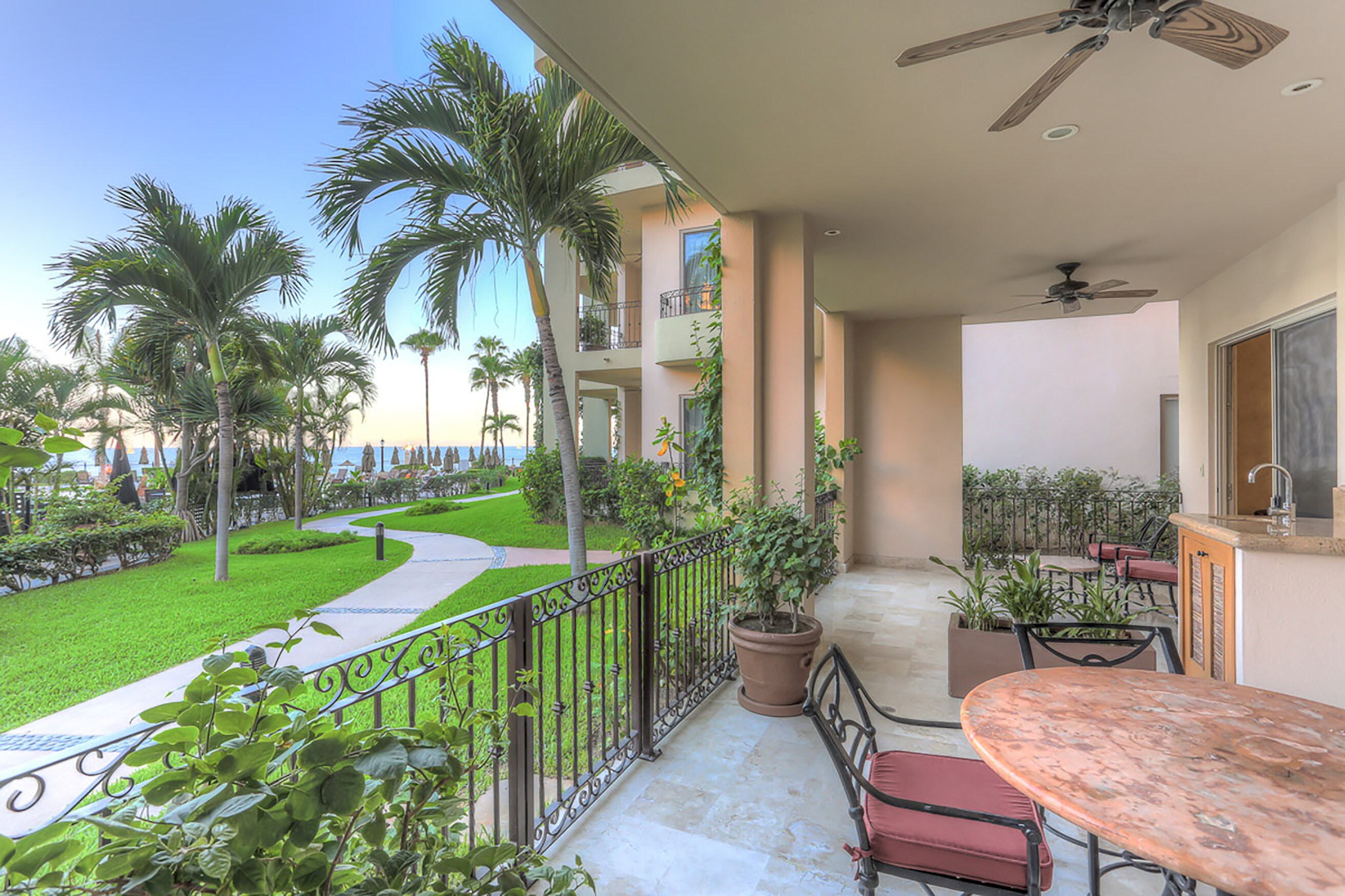 Property Image 1 - Gorgeous Views - Steps To The Pool - Oceanfront - Luxuriously Decorated - 3104