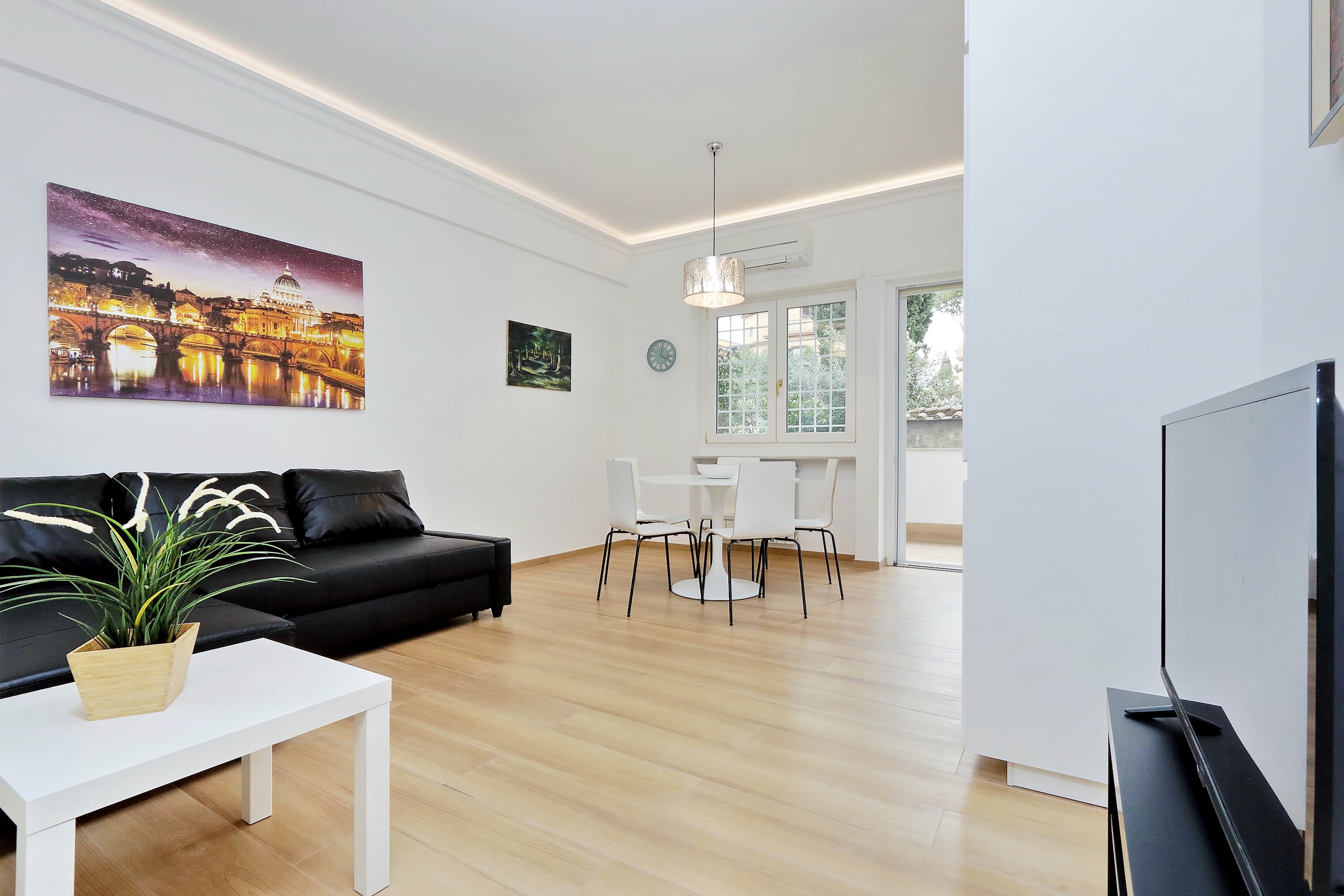 Property Image 1 - Comfortable Bright Flat near Main Tourist Attractions