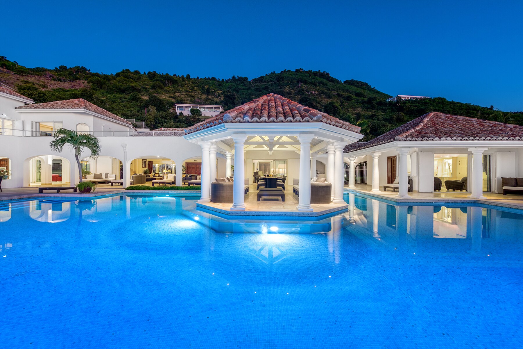 Property Image 2 - Impressive Chic Villa with Exquisite Crystalline Pool