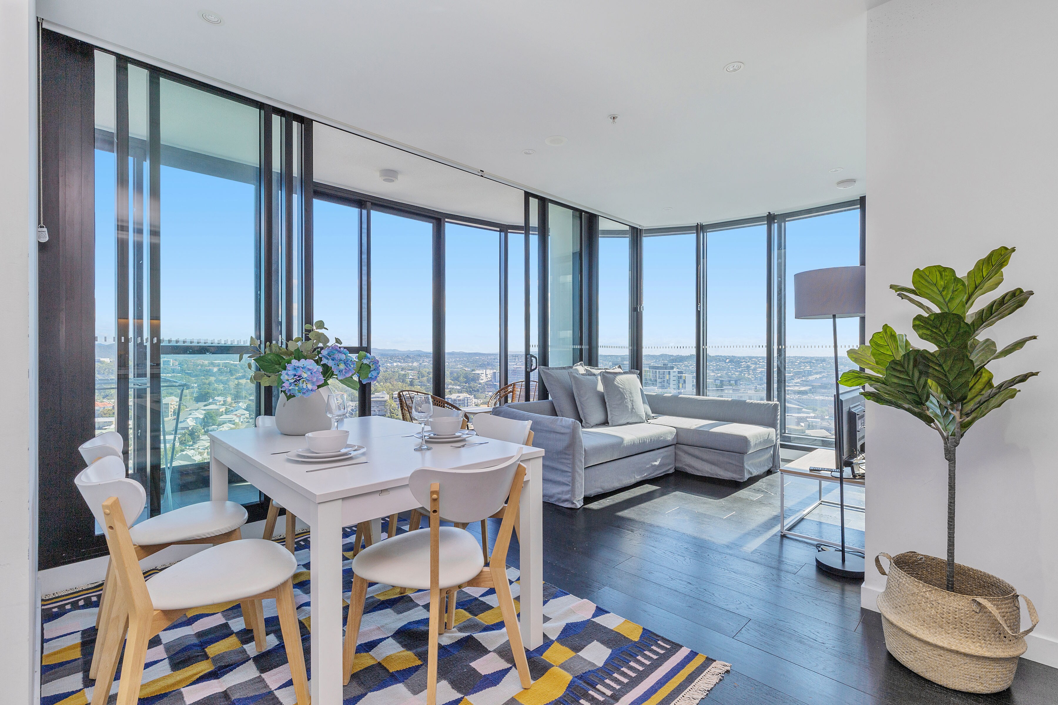 Property Image 1 - Stunning High-rise Property with Brisbane City View