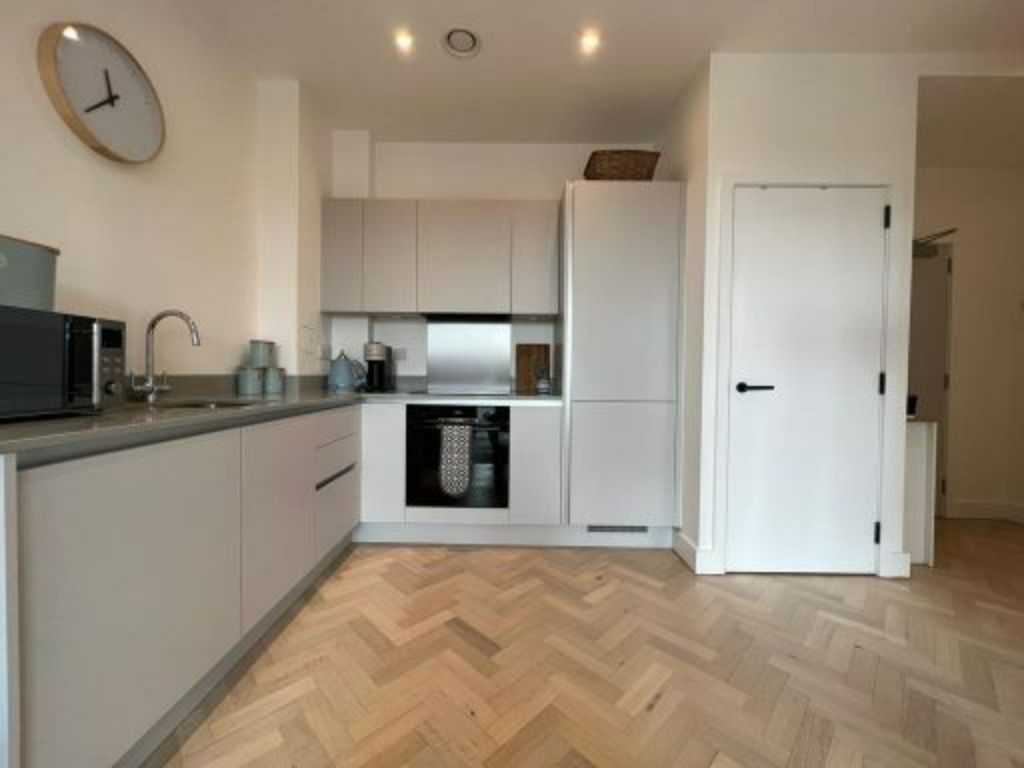 Property Image 2 - STYLISH 1 BED & PARKING-IDEAL FOR CORPORATE STAYS