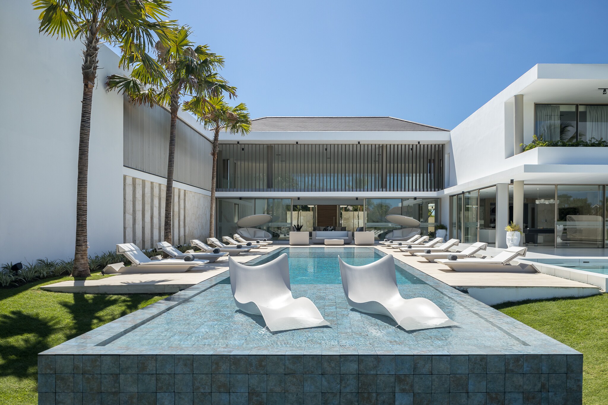Property Image 1 - Ultra Luxurious Modern Villa with Exquisite Interior