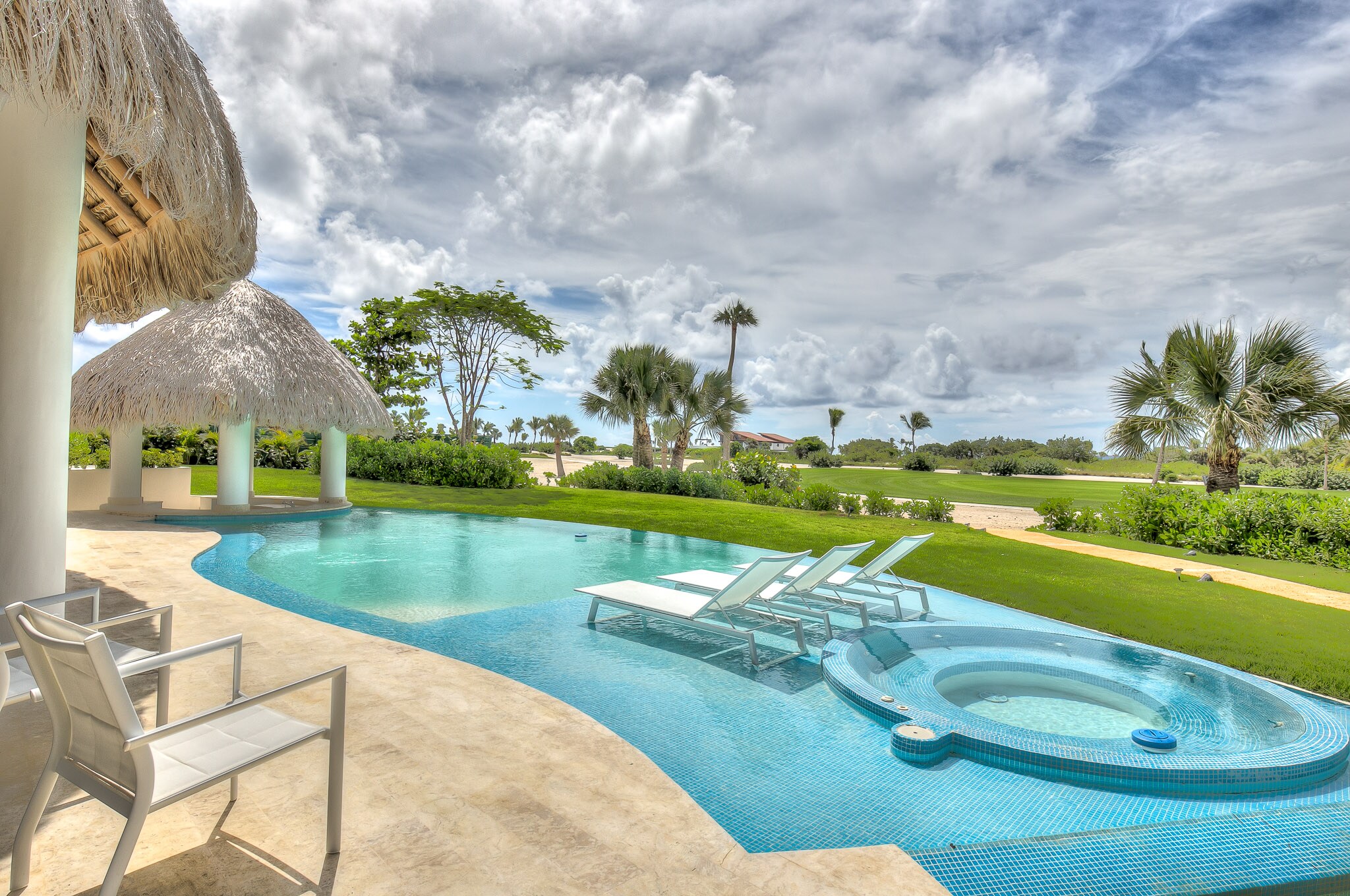 Property Image 1 - Dazzling Villa with Marvelous Pool close to the Beach