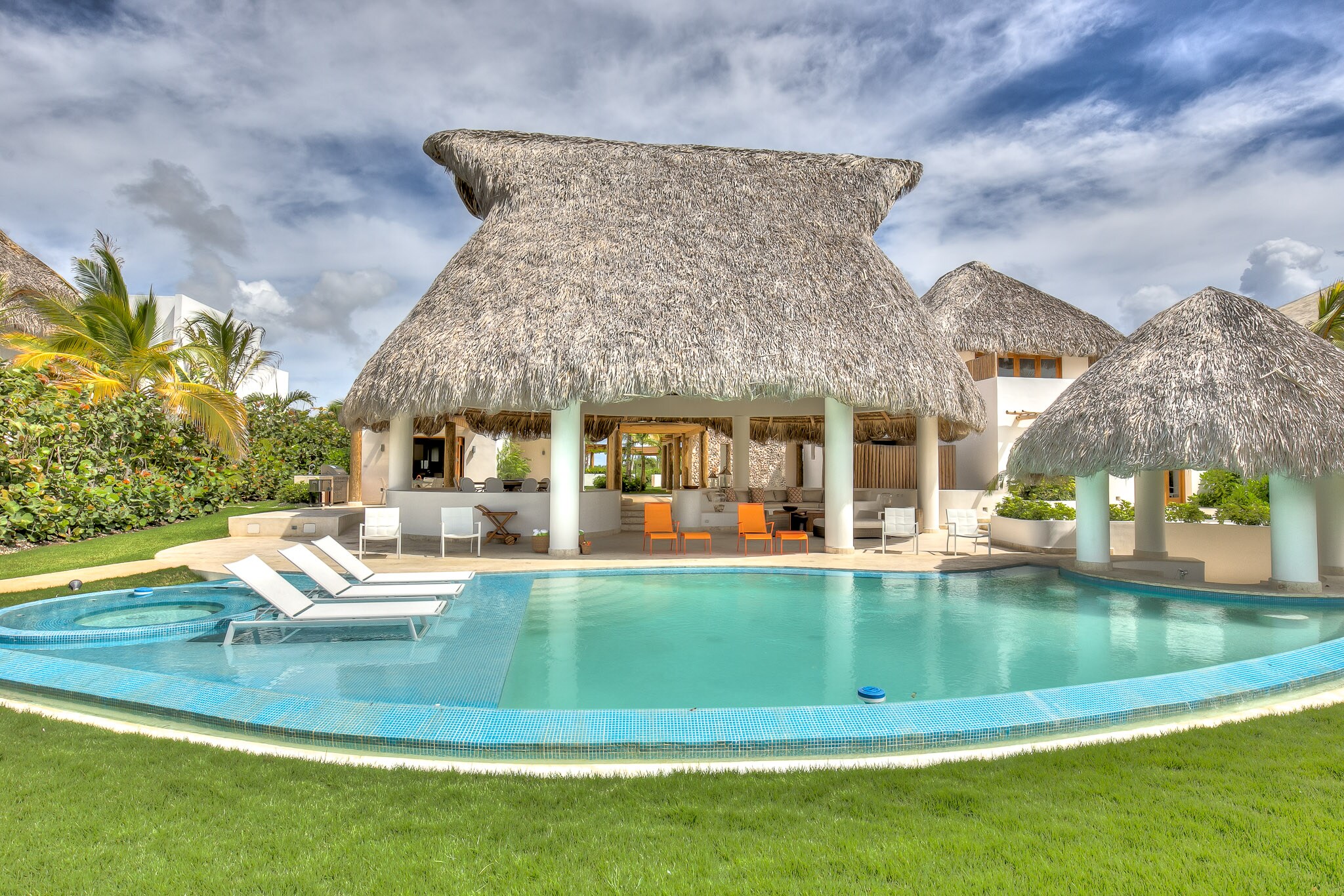 Property Image 2 - Dazzling Villa with Marvelous Pool close to the Beach