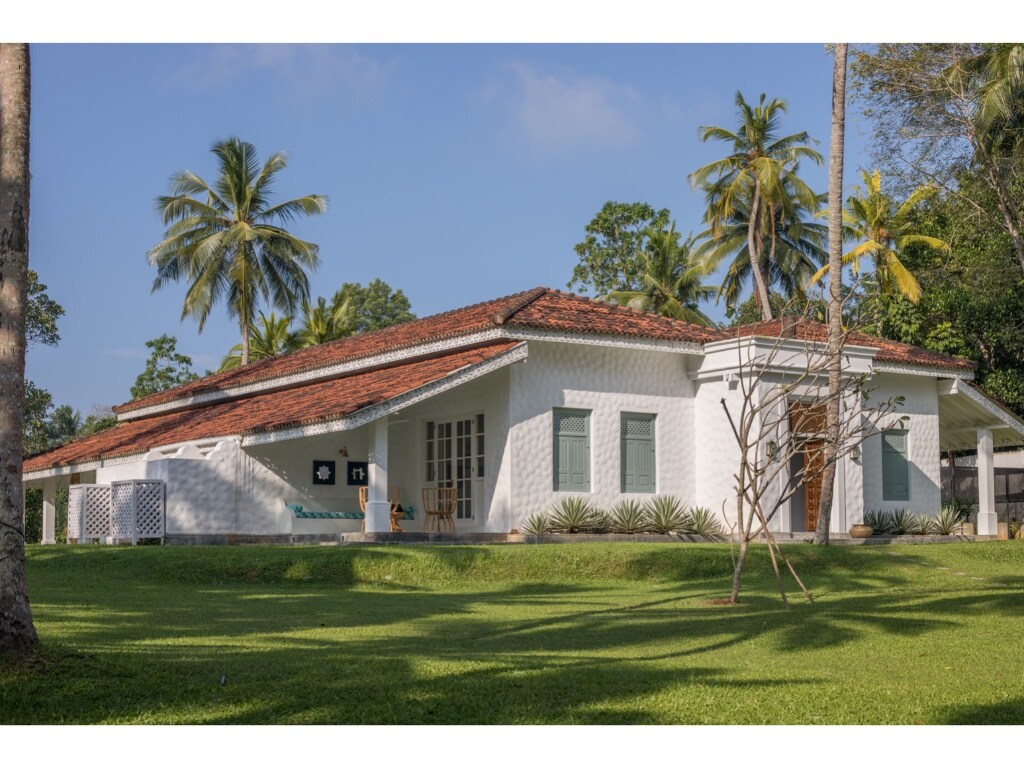 Property Image 1 - Beautifully designed 4 bedroom villa in walled in gardens close to tropical beaches & surf breaks