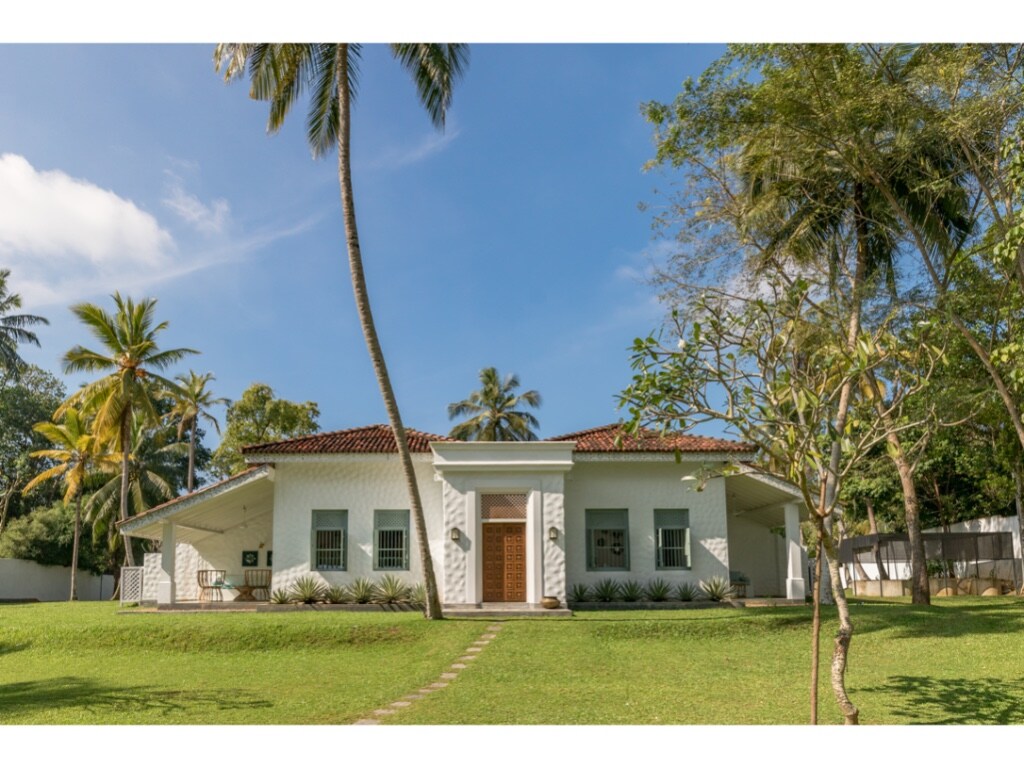 Property Image 2 - Beautifully designed 4 bedroom villa in walled in gardens close to tropical beaches & surf breaks
