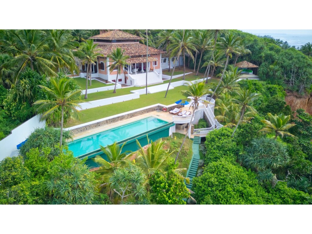 Property Image 2 - Fantastic beachside 5 bedroom villa commanding fabulous views of the Indian Ocean near secret surf spot