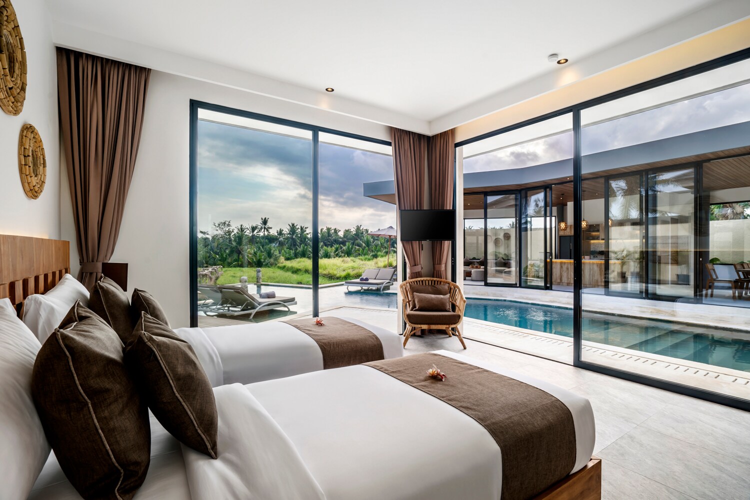 Property Image 2 - Modern Stylish 4 Bedroom Villa with Pool 