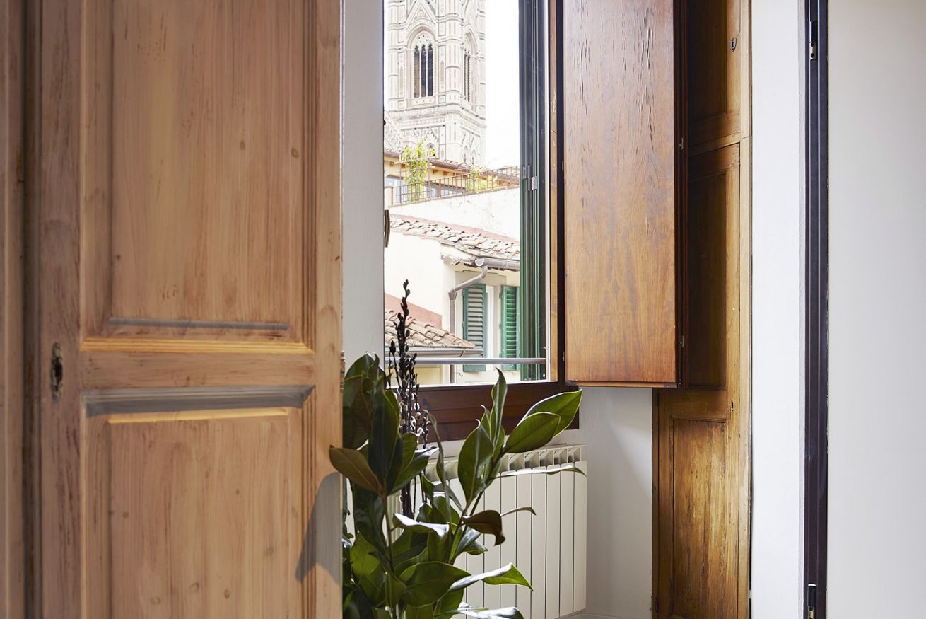 Property Image 2 - Casini - San Lorenzo · 2BR ❤️Few Steps to The Duomo W/ View to the Duomo