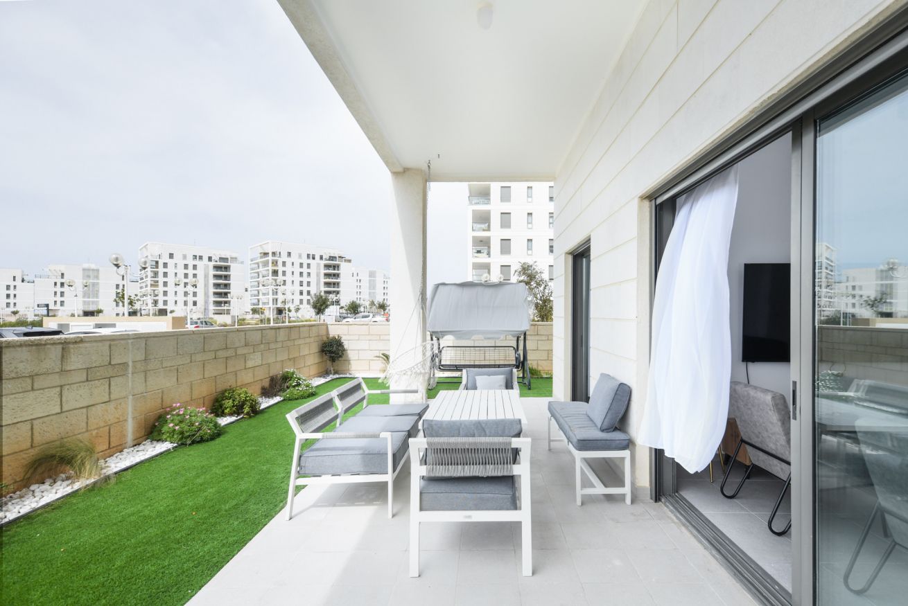 Property Image 1 - Perfect for Families - 4-bedroom garden Apartment with a pool next to Achziv