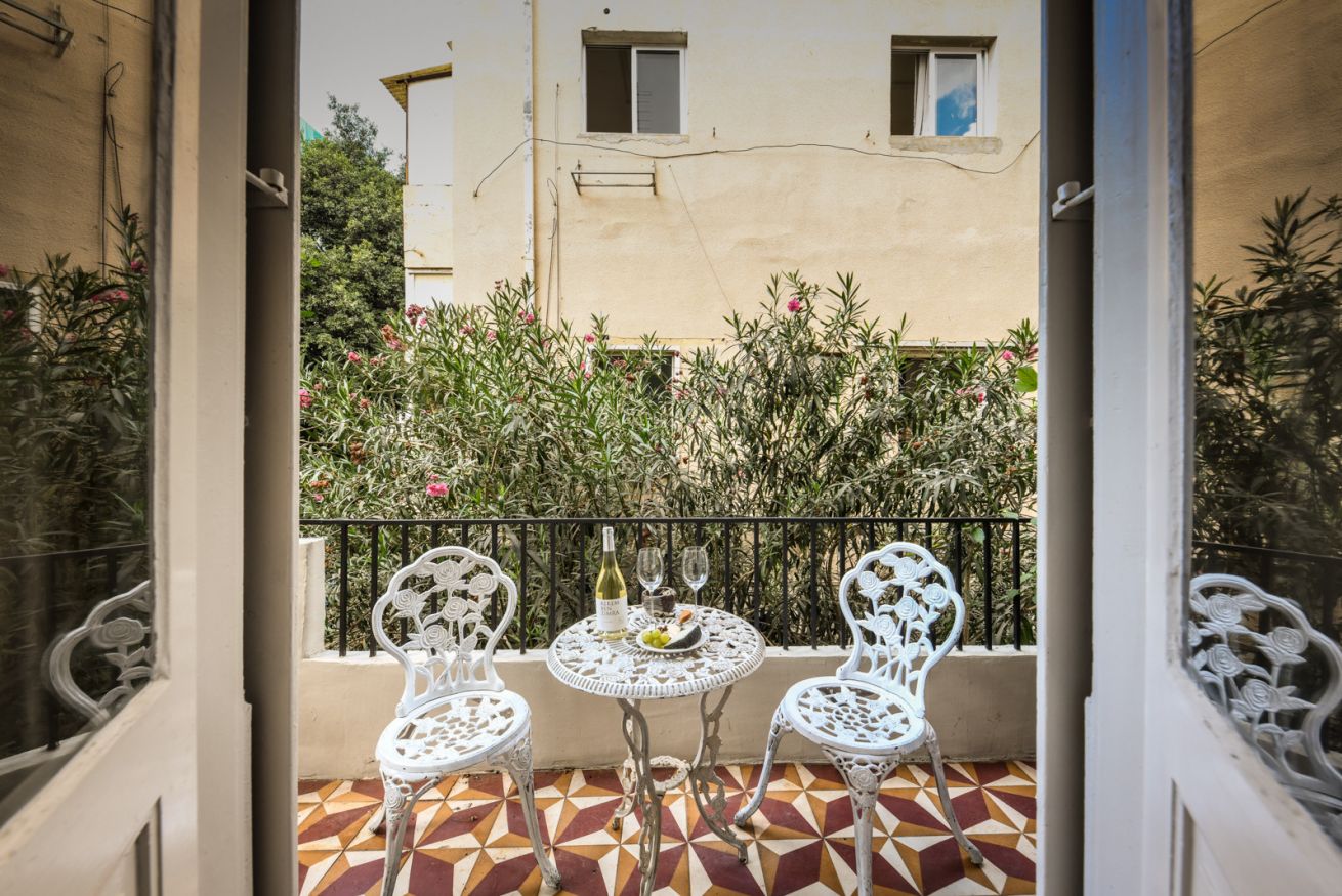 Property Image 2 - Authentic and luminous 2Bedroom apartment with Private Balcony