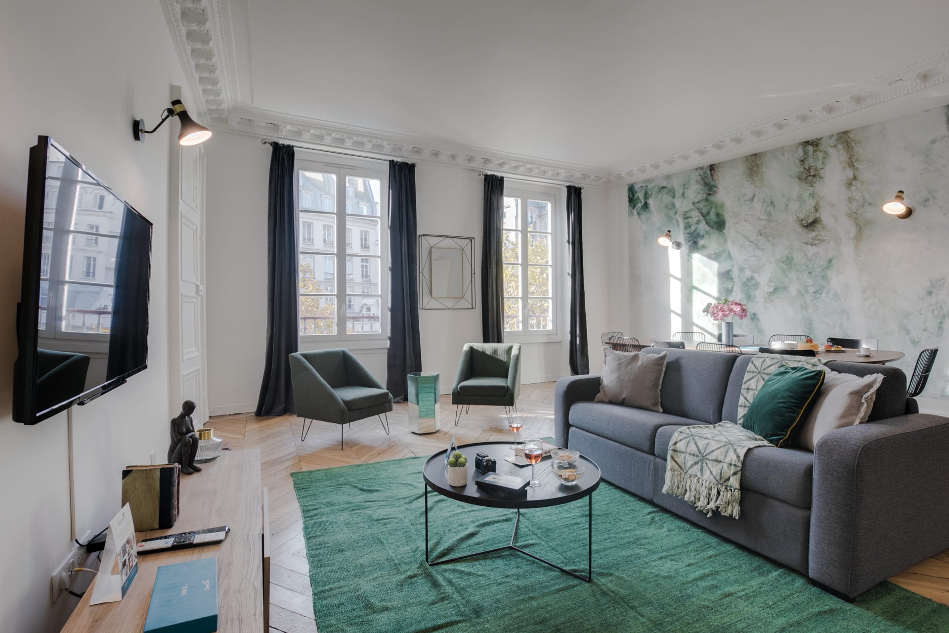 Property Image 2 - Spectacular three bedroom apartment near the Arc de Triomphe