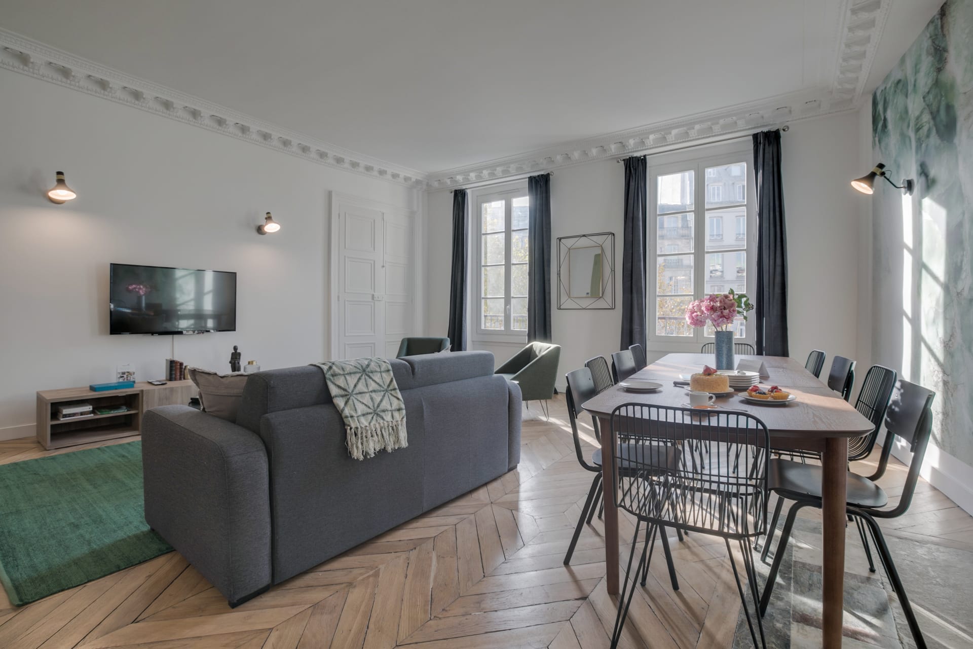 Property Image 1 - Spectacular three bedroom apartment near the Arc de Triomphe