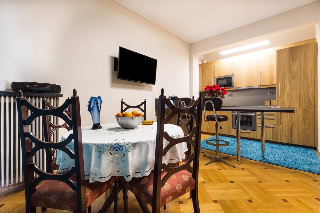 Property Image 1 - Charming Apartment with Balcony near Acropolis Museum