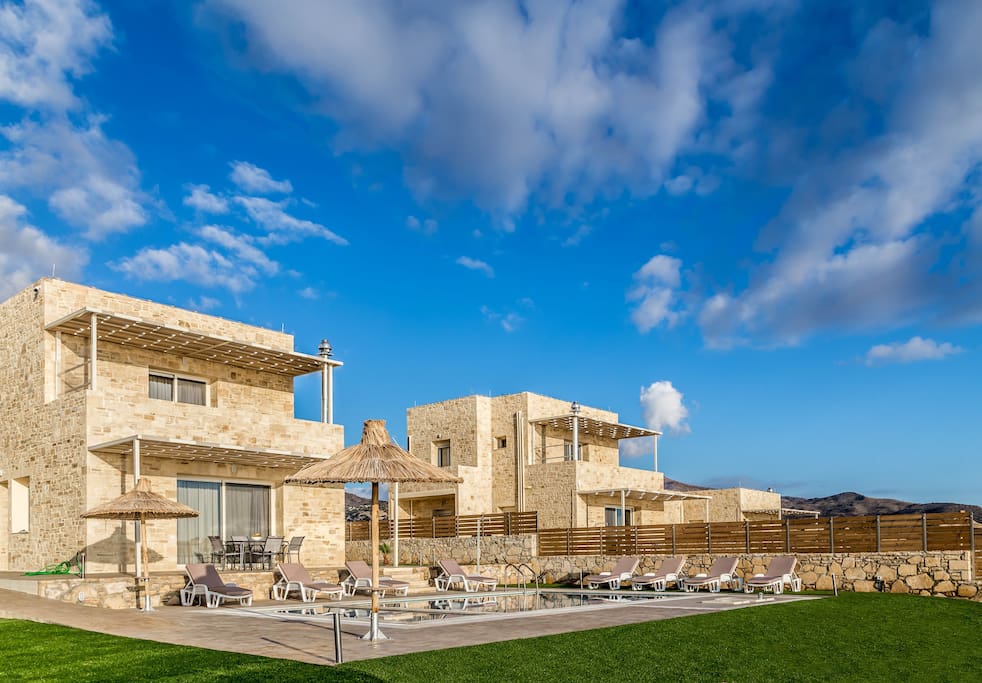 Property Image 2 - Radiant Premium Villa with Panoramic Sea View