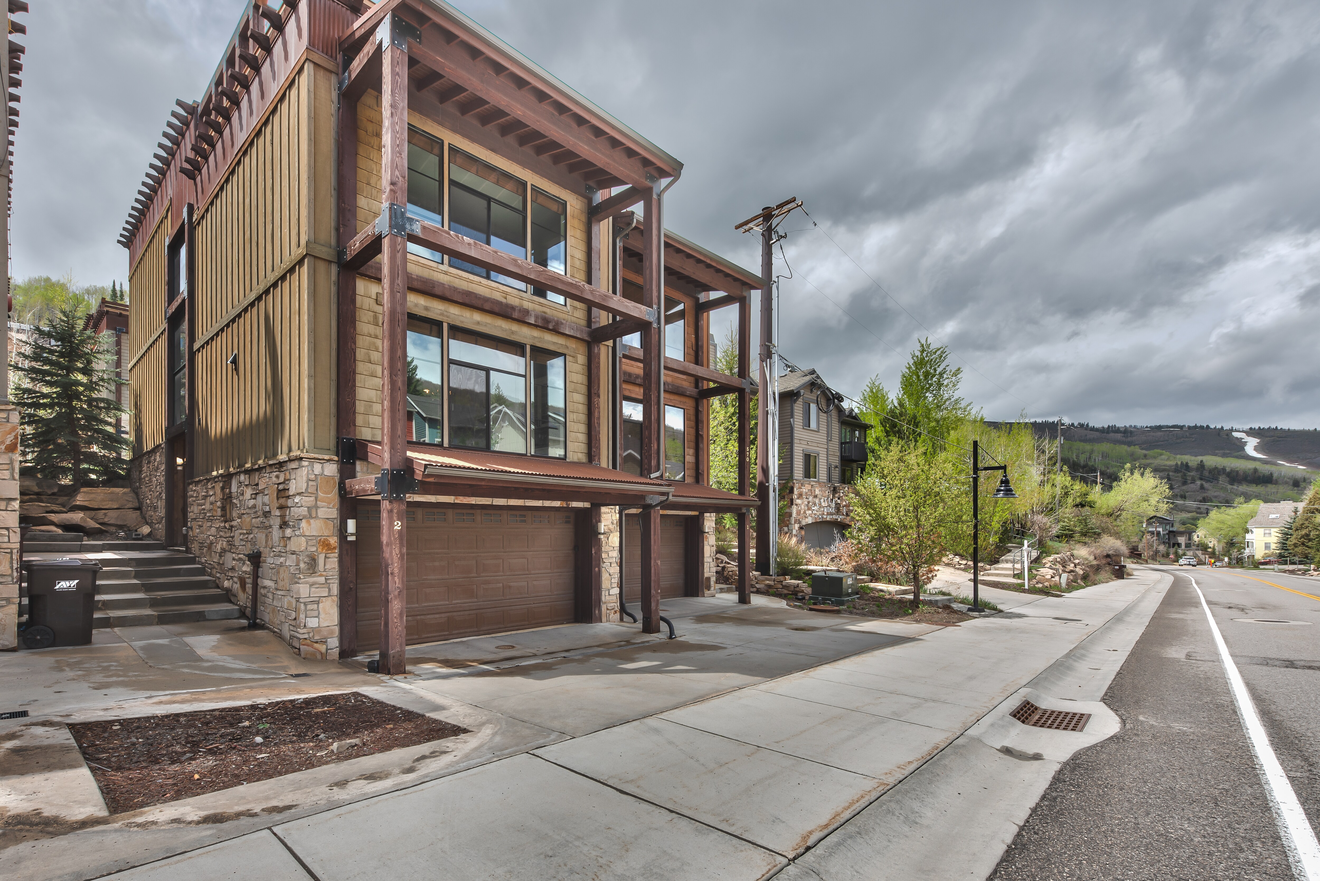 Park City Ultimate Loft - 3,300 Sq Ft Home with 3 Master Suites, Roof-Top Terrace with Hot Tub - On Free Bus Route