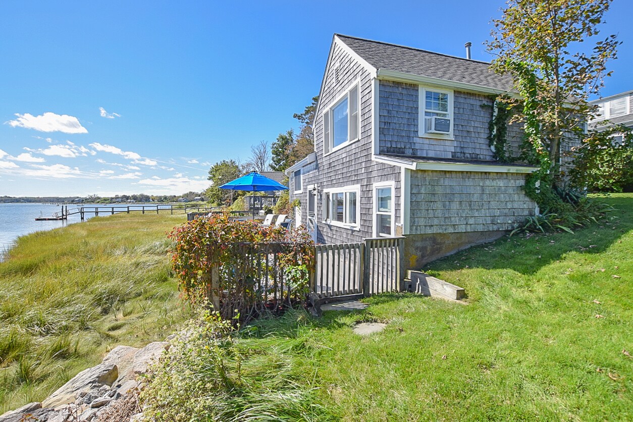 Property Image 2 - 14419: Dog friendly cottage in unbeatable waterfront location with amazing views!