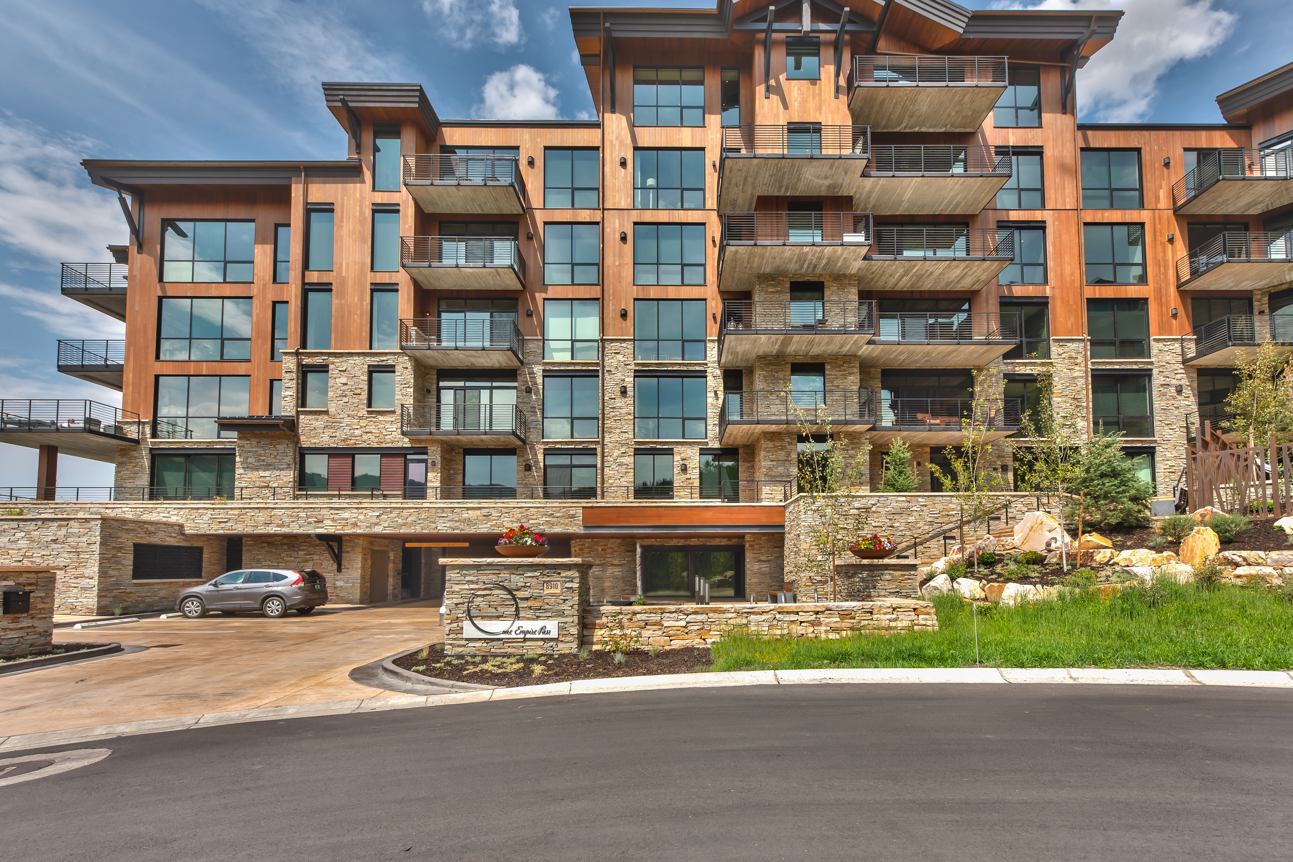Deer Valley One Empire Pass - 3 Bedroom Condo - Ski-in/Ski-Out