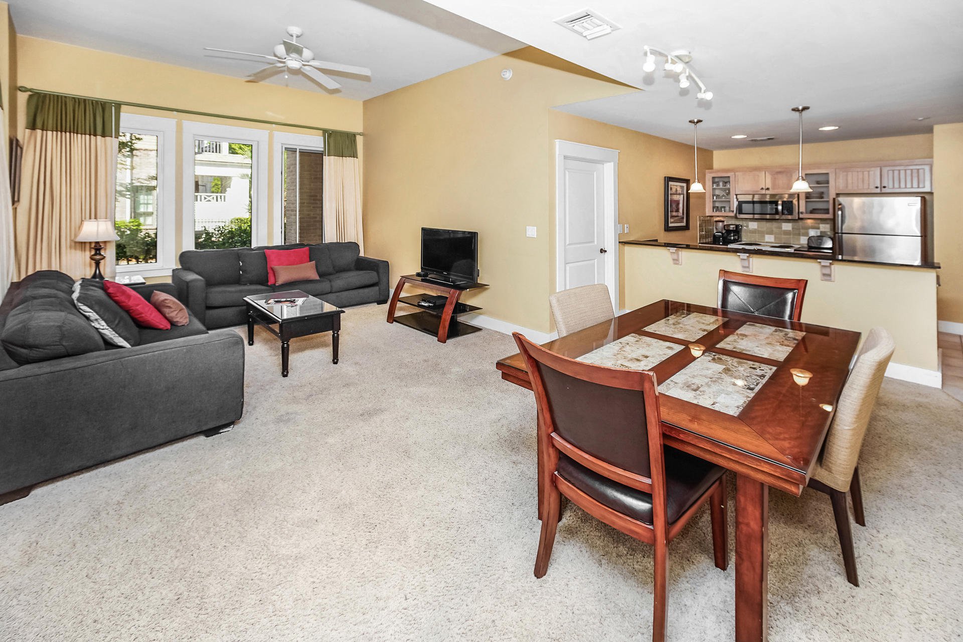 Property Image 2 - Exclusive Market Street Inn Condo in The Heart of Baytowne Wharf
