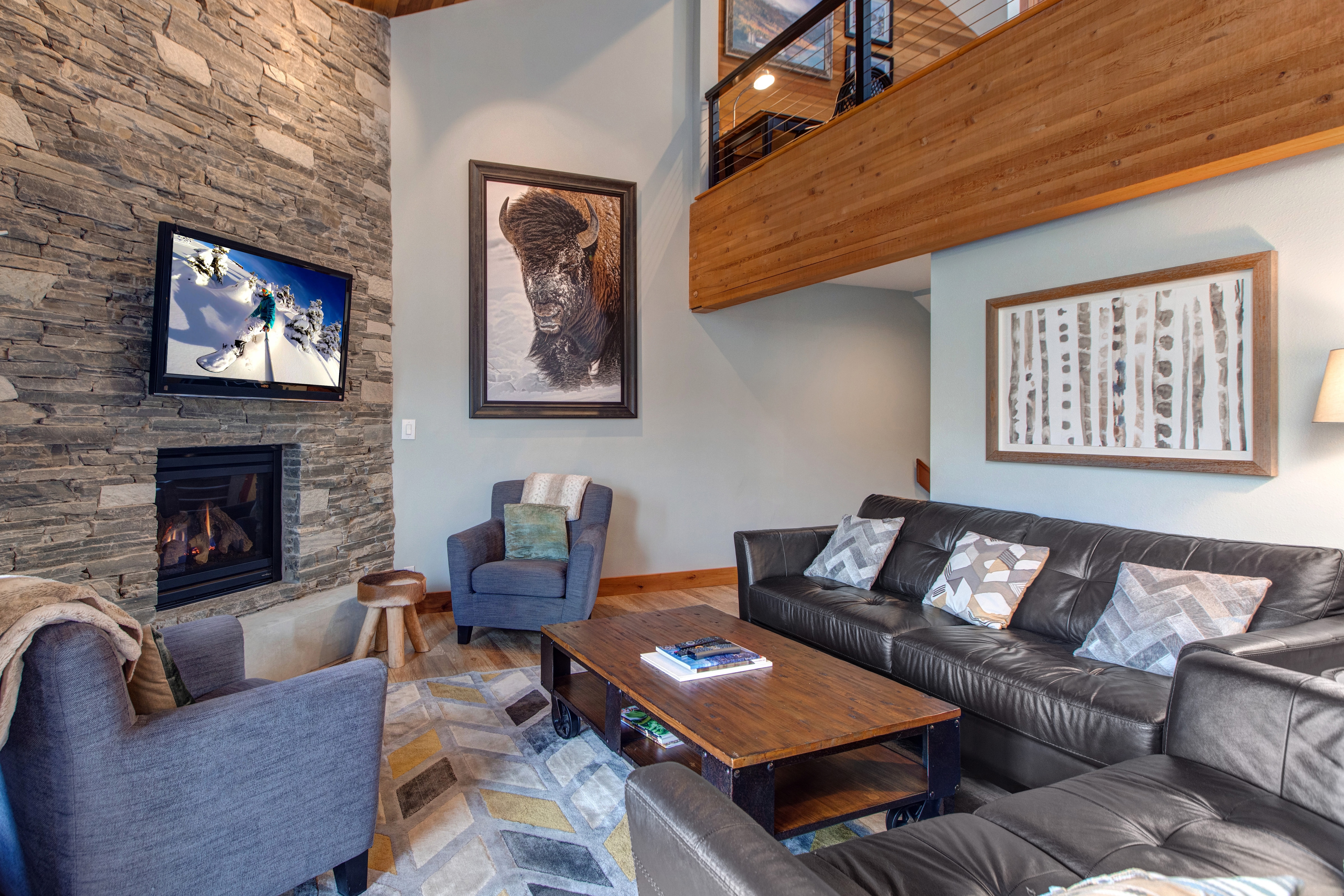 Living Room with Contemporary Leather Furnishings, Gas Fireplace, Smart TV and Vaulted Ceilings