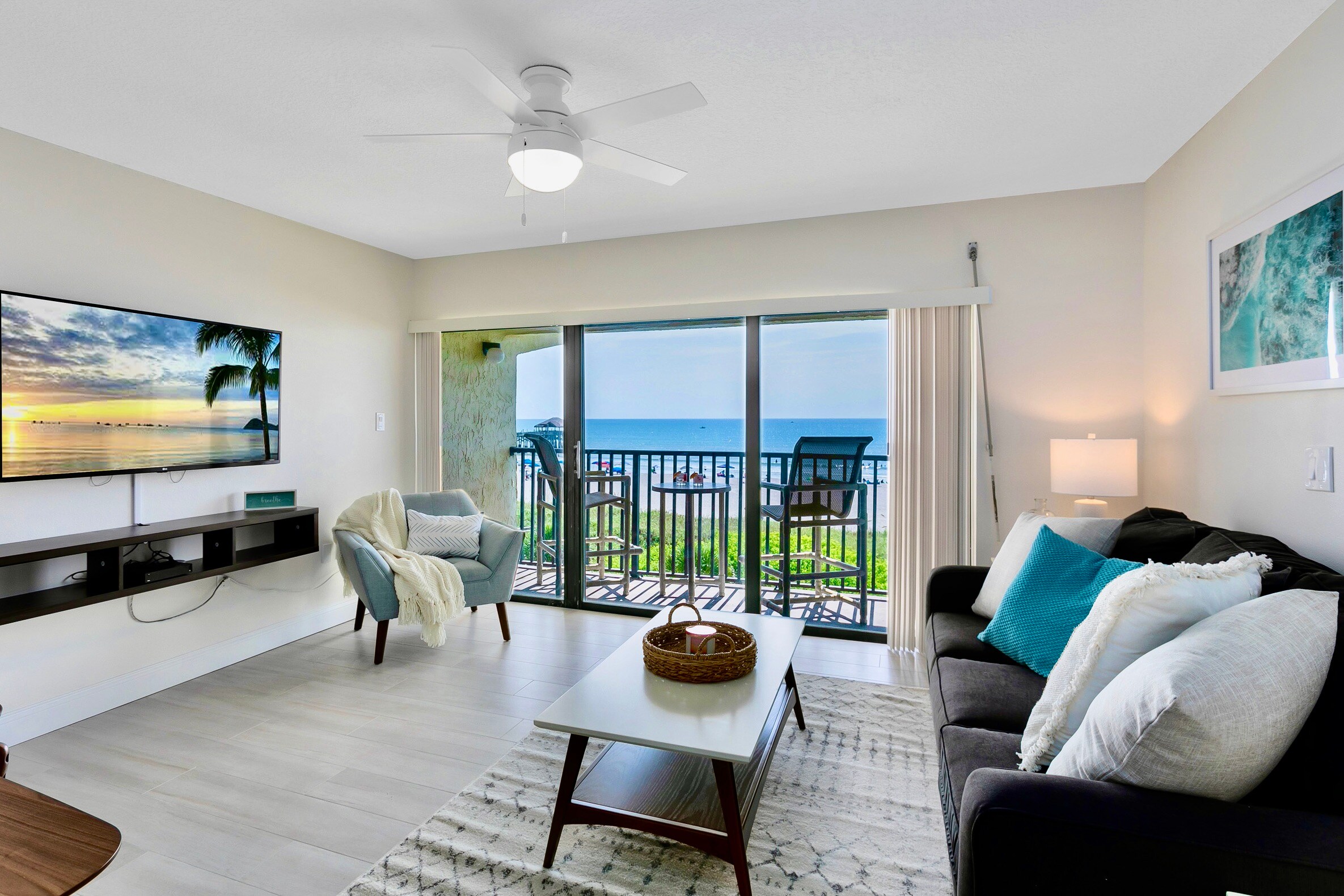 Perfect spot to relax with a view of the ocean and a new 55" flatscreen TV.