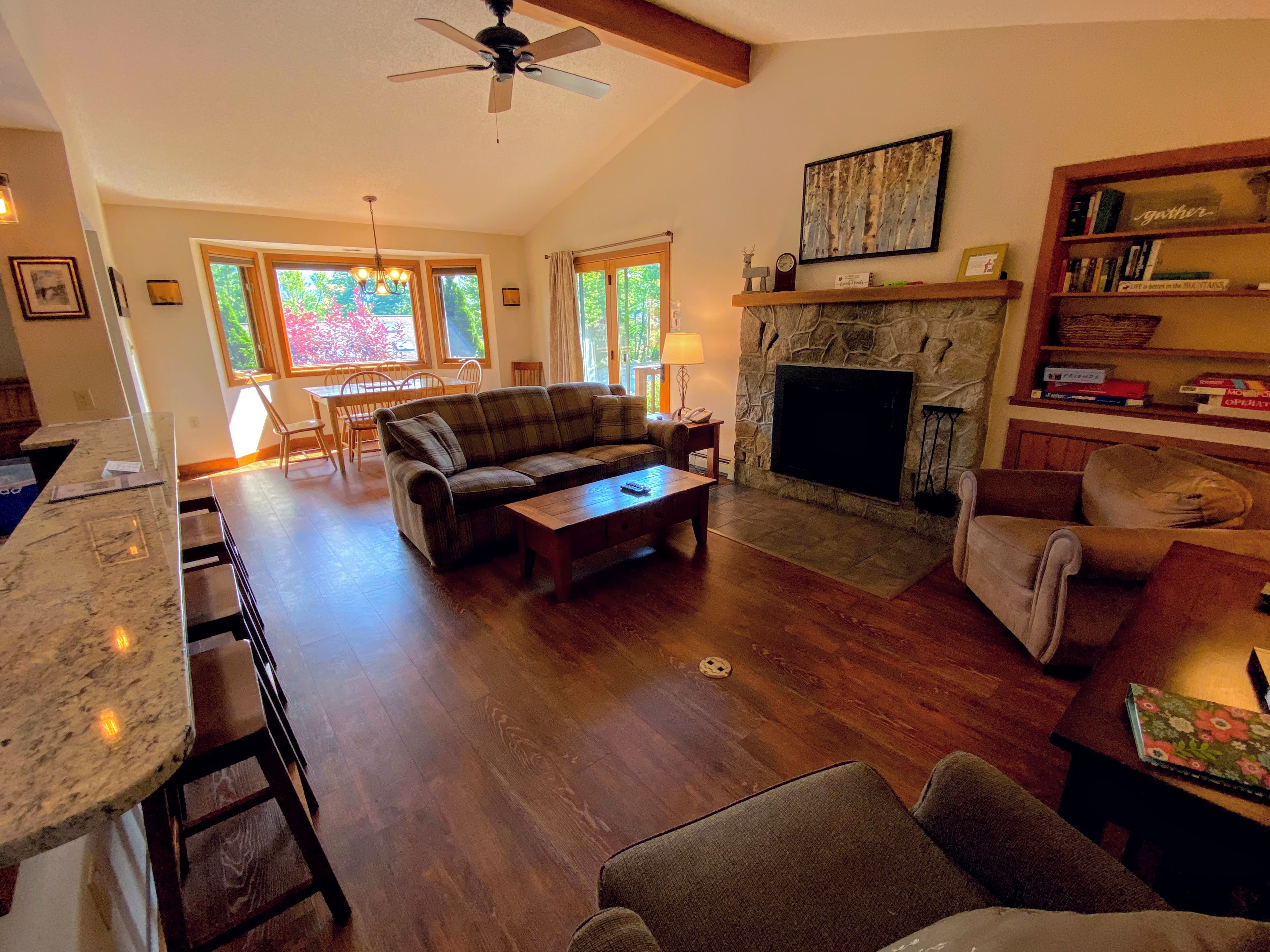 Property Image 2 - O8 Renovated Forest Cottage Townhome with great Mt Washington views, fast wifi Walk to skiing