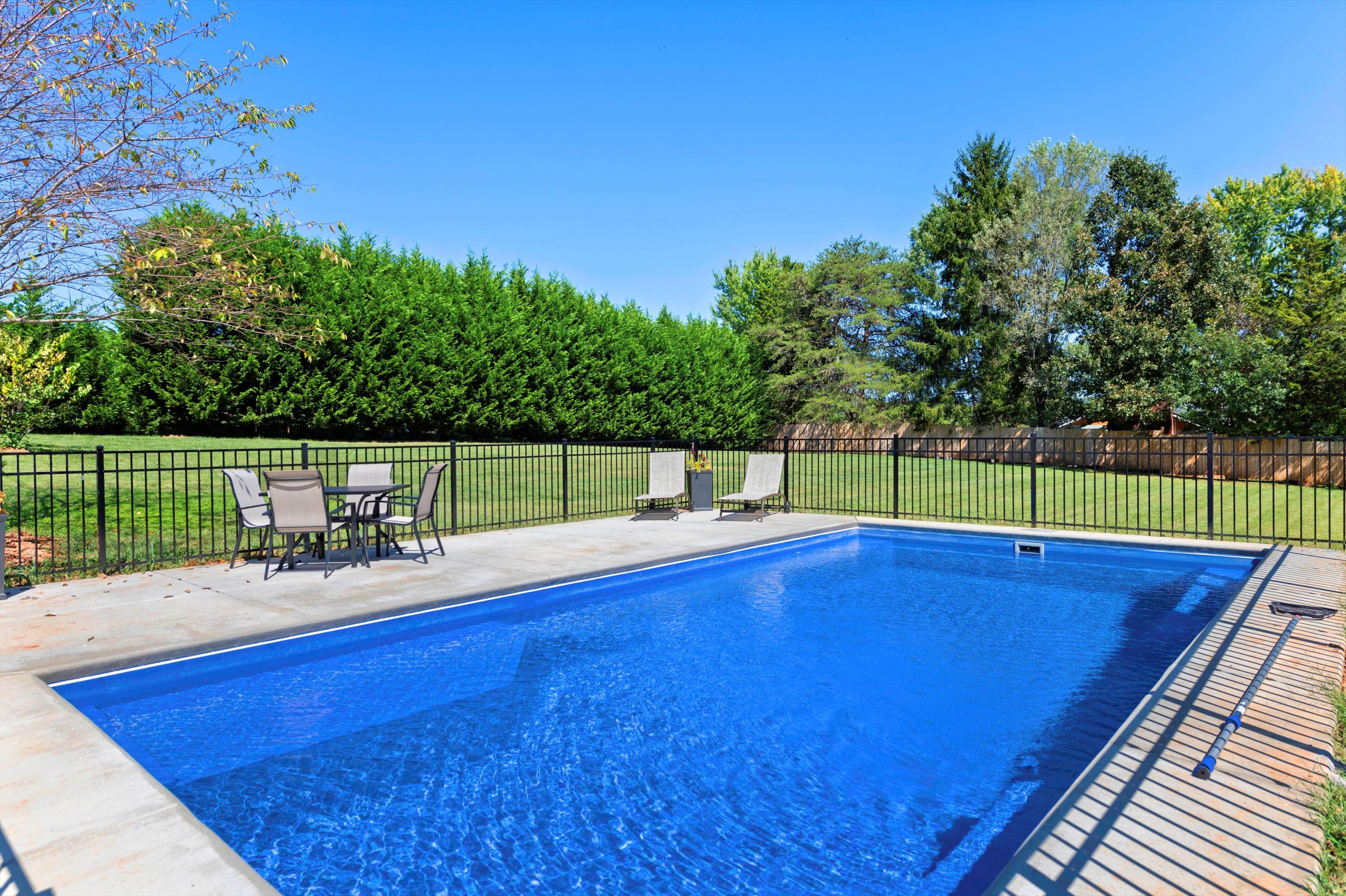 Property Image 2 - Brand New Pool and Hot Tub! Premium Wifi! Luxurious Home in Asheville. Bathrooms en-suite!