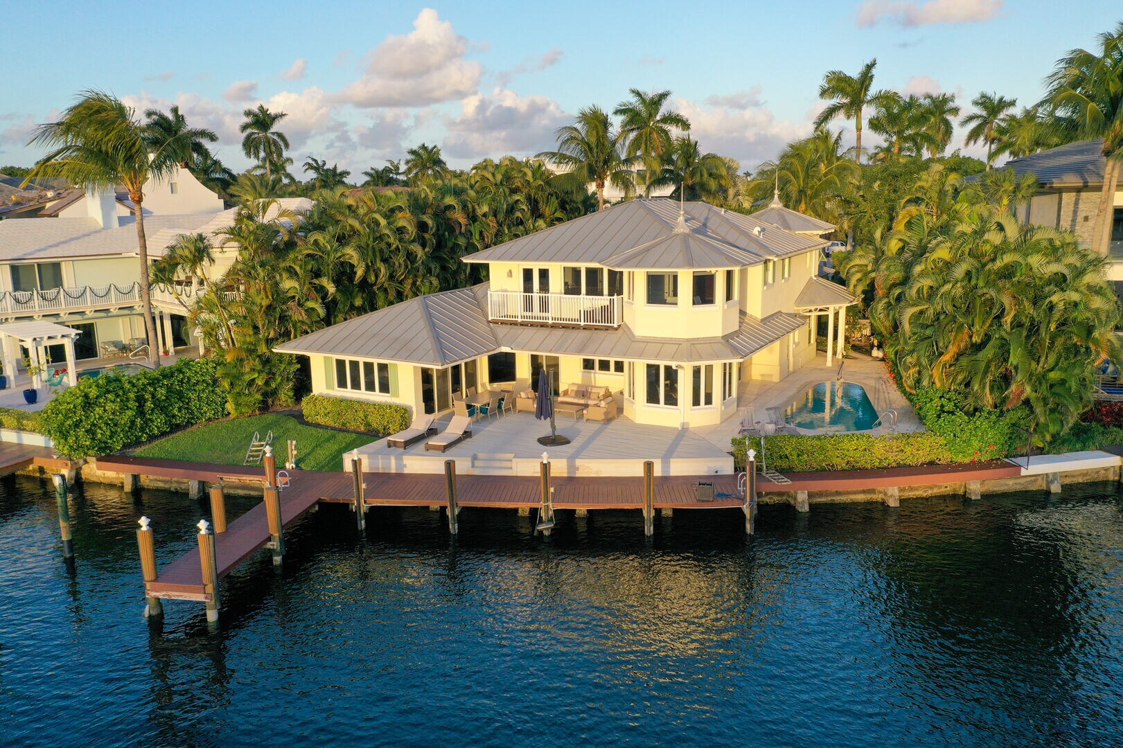 Stunning home on main intracoastal, just 1mile from Atlantic Avenue