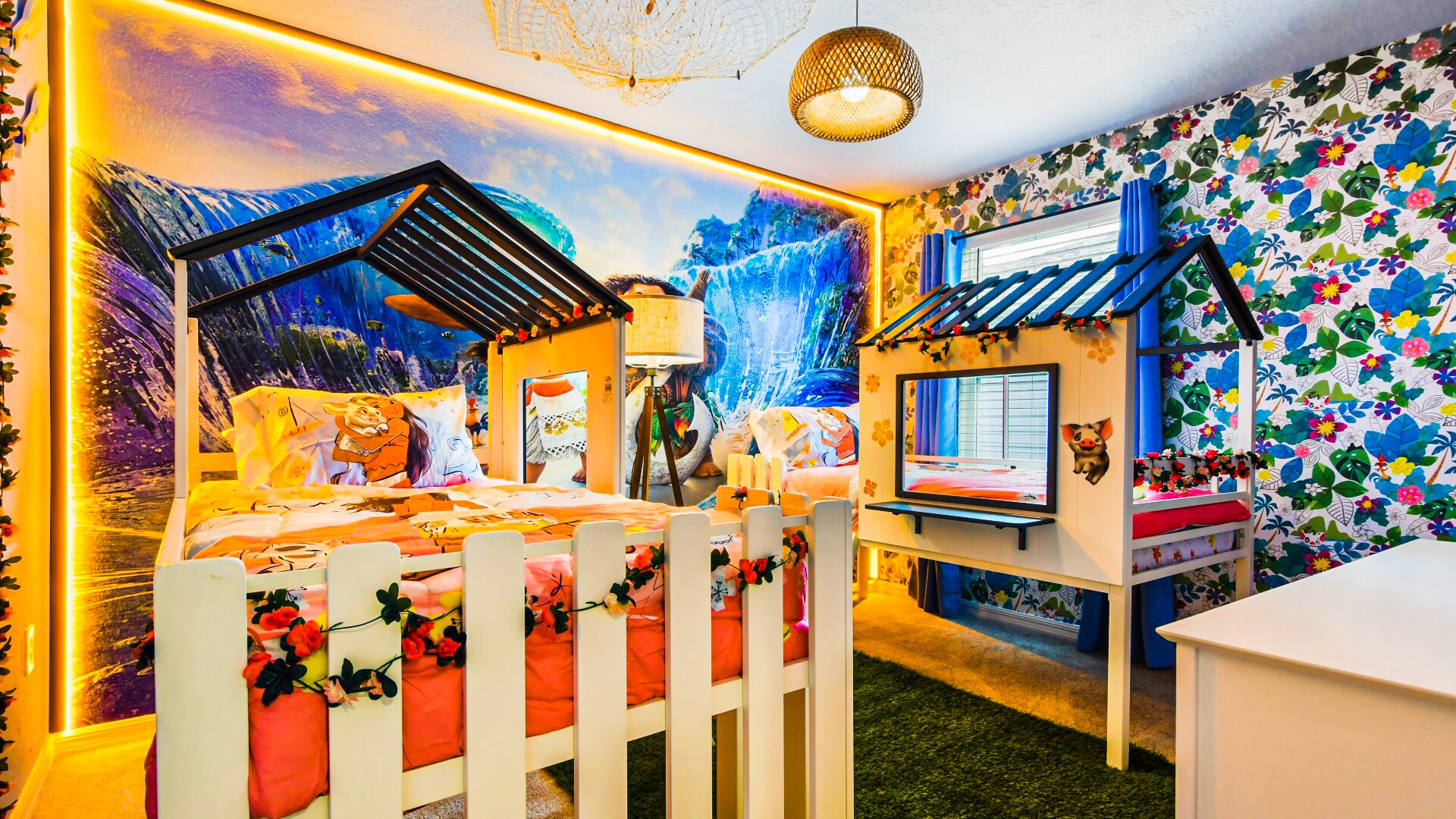 Kids will love the upstairs bedroom with a exclusive Moana theme
