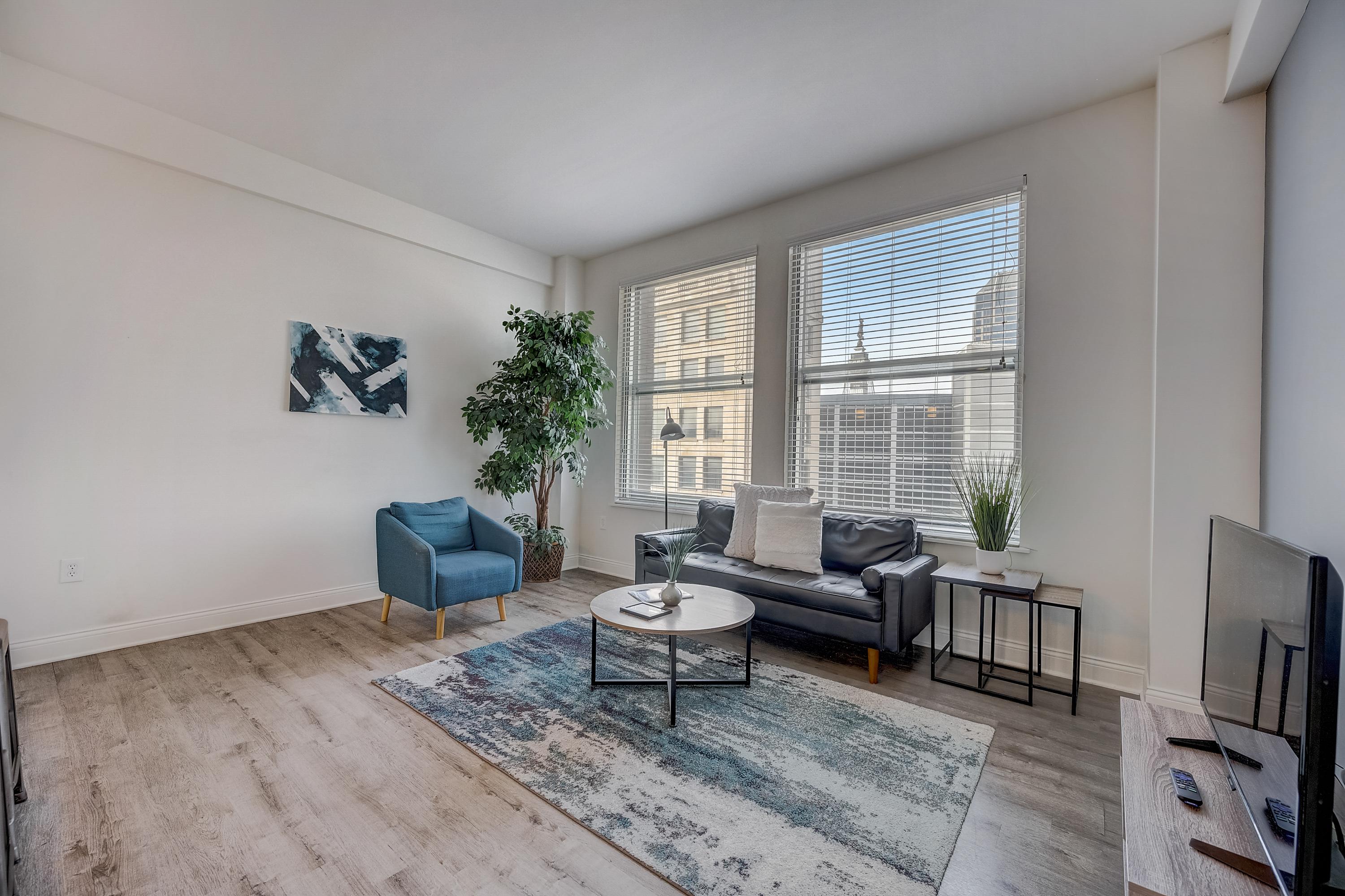 Property Image 1 - FRONTDESK | Chic 1br Apt | Heart of Downtown