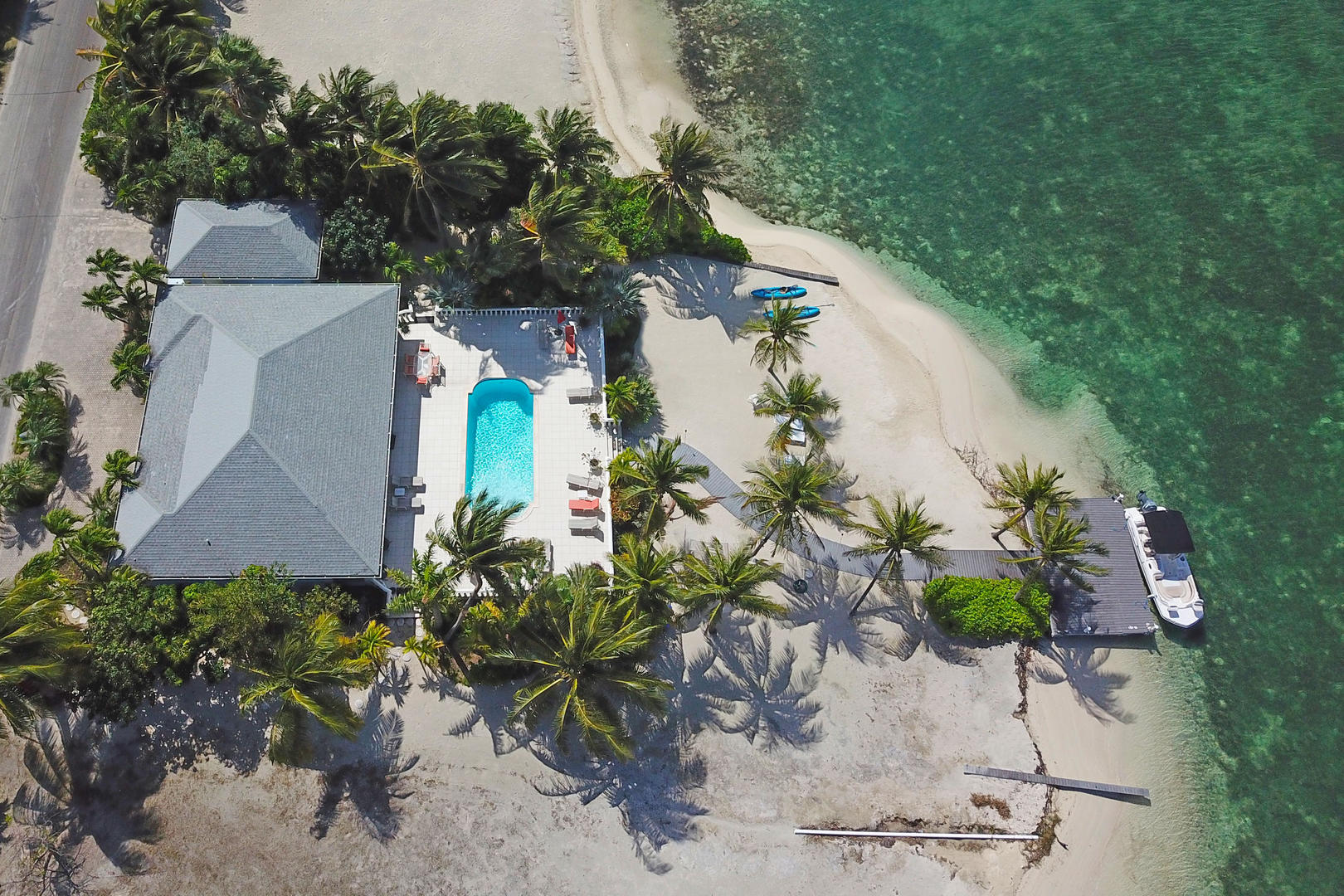 Property Image 1 - Extraordinary Villa Nestled Among Palm Trees and Plants
