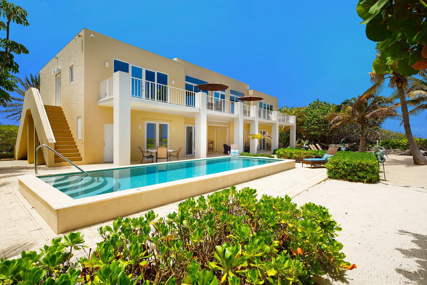 Property Image 1 - Delightful Oceanfront Villa with Freshwater Pool