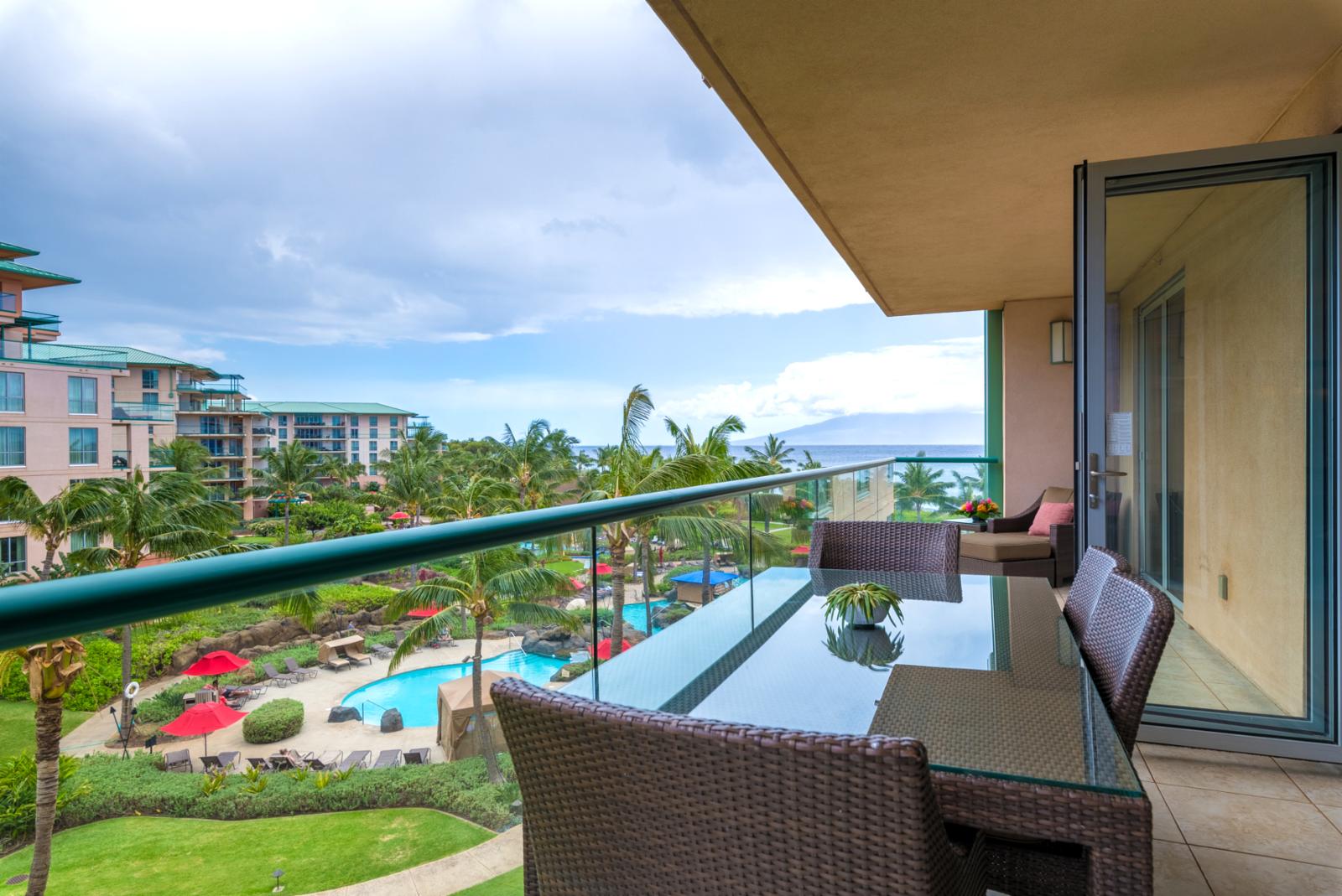 LARGE expansive balcony with ocean views!