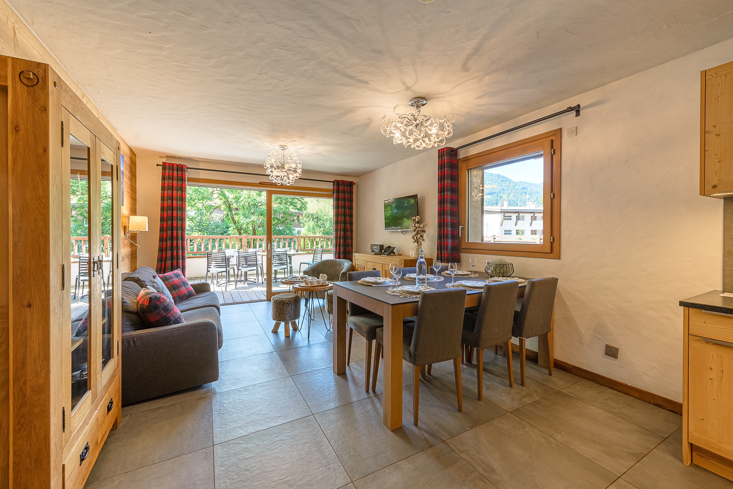 Spacious 5* apartment SKI IN and OUT - Spa and Indoor Pool- 4 bedrooms Spacious 5* apartment SKI IN and OUT - Spa and Indoor Pool- 4 bedrooms