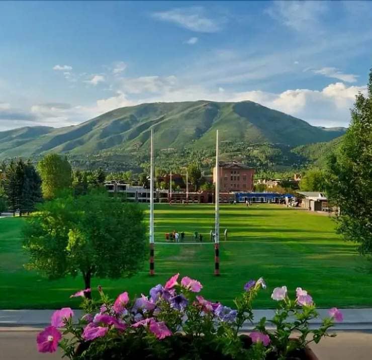 Riverfront 2 BR - Steps to Gondola & Town! Riverfront 2 BR - Steps to Gondola & Town!