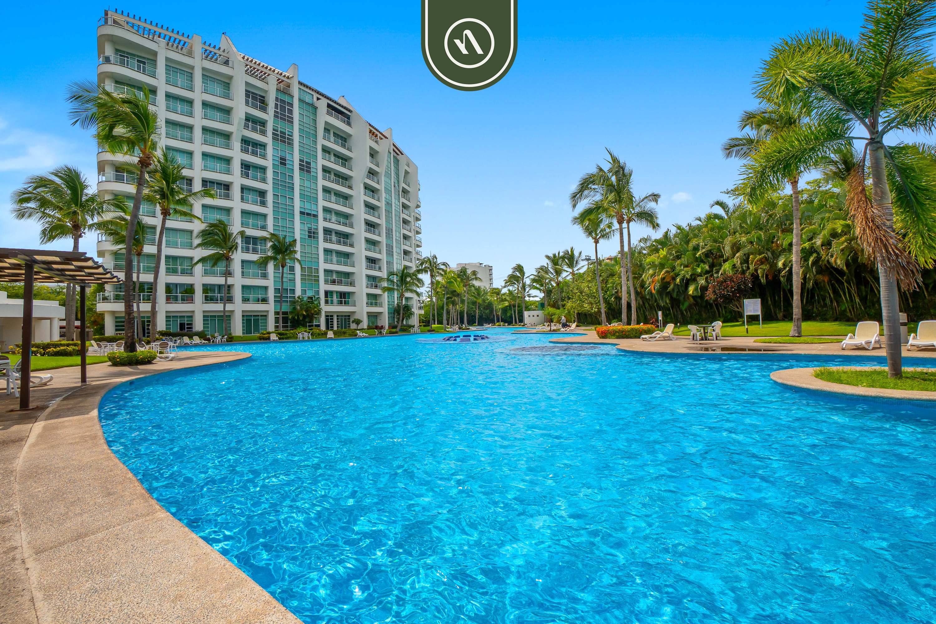 Stylish 2 BR Condo - Pools - Golf - Membership Stylish 2 BR Condo - Pools - Golf - Membership